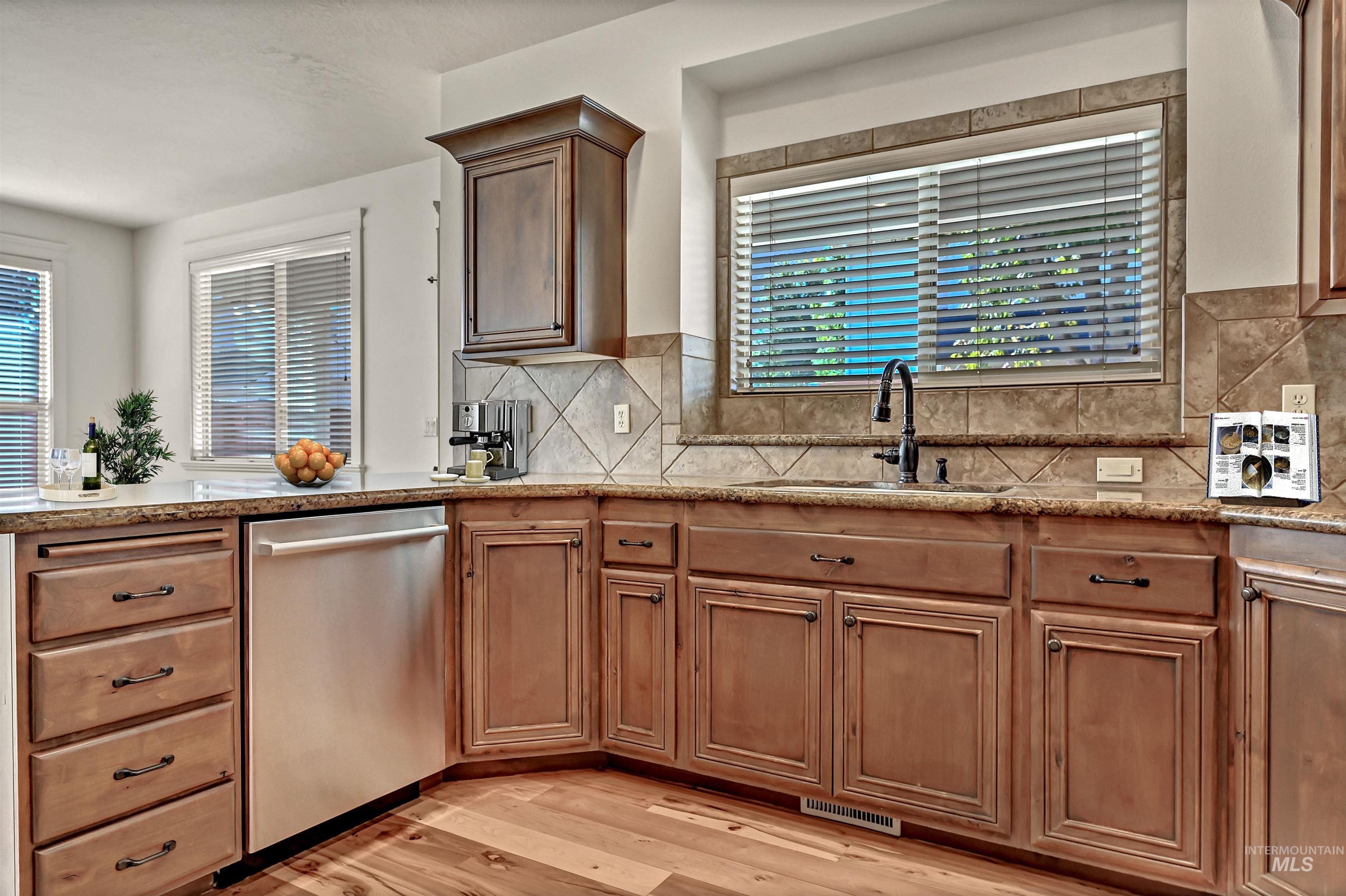 2089 W Grand Teton Drive Property Photo 12