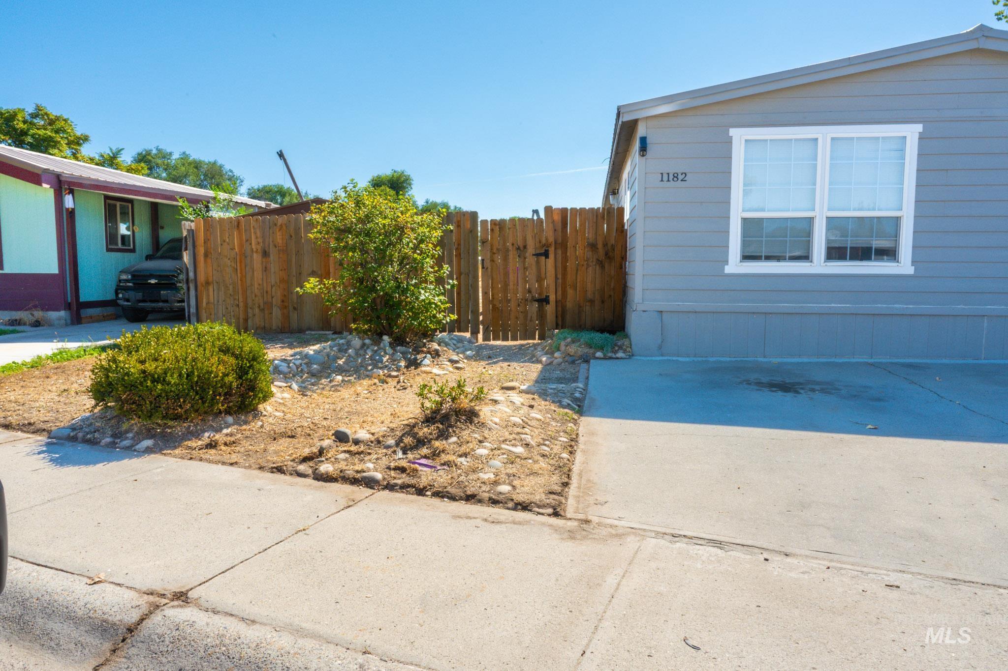 1182 Se 11th Ave Property Photo 4