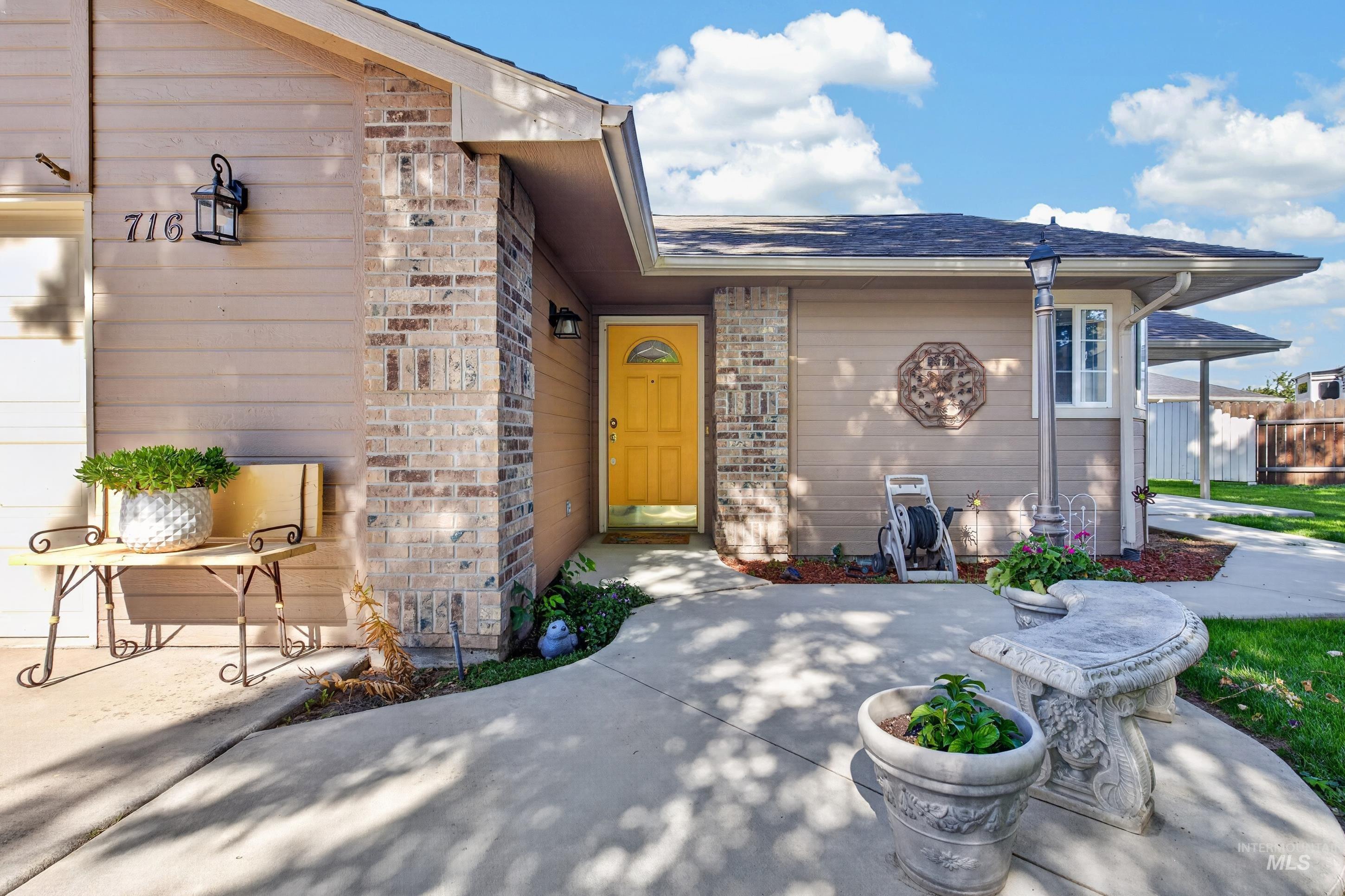 716 W Benton Ave.