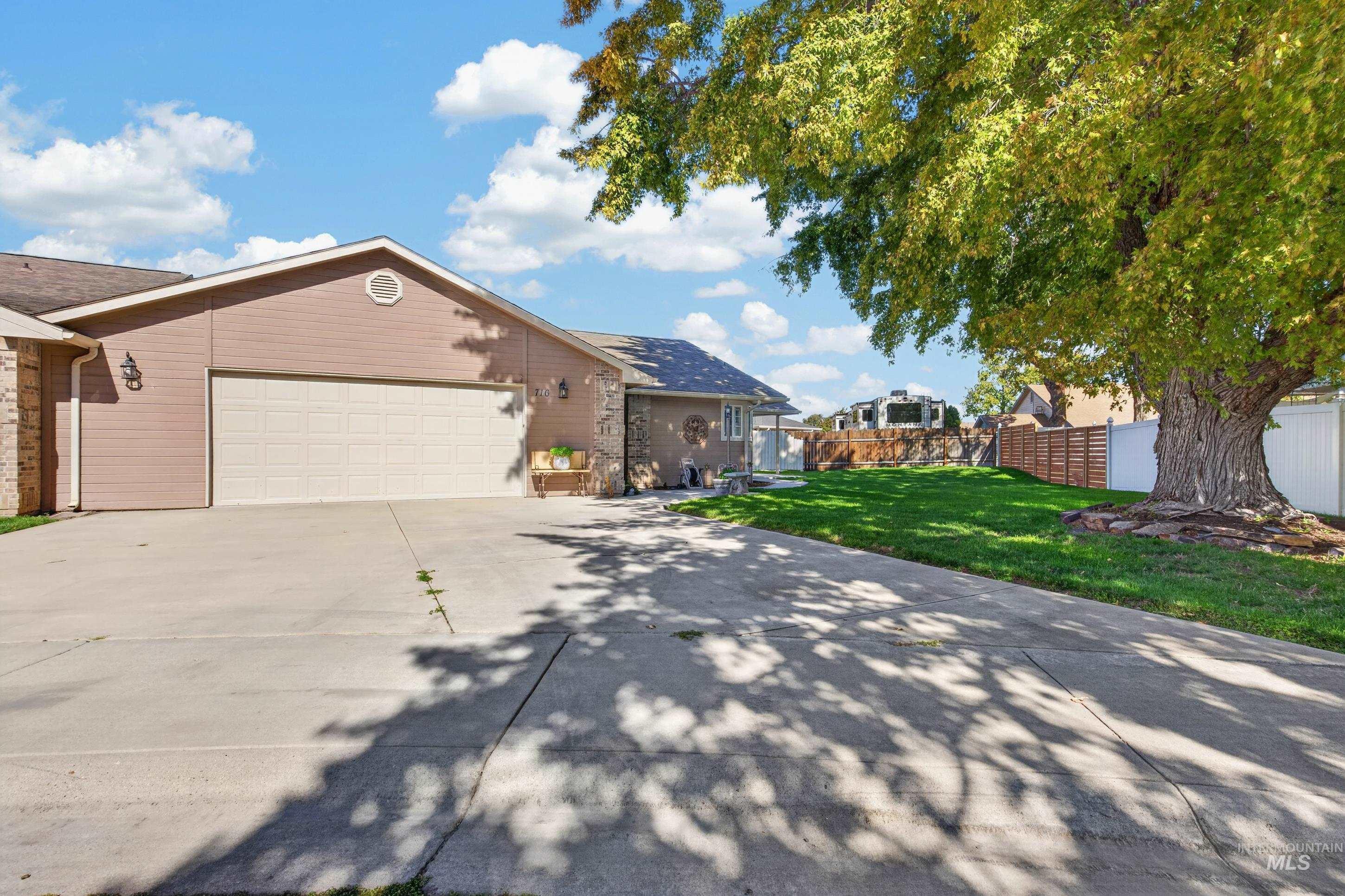716 W Benton Ave. Property Photo 4