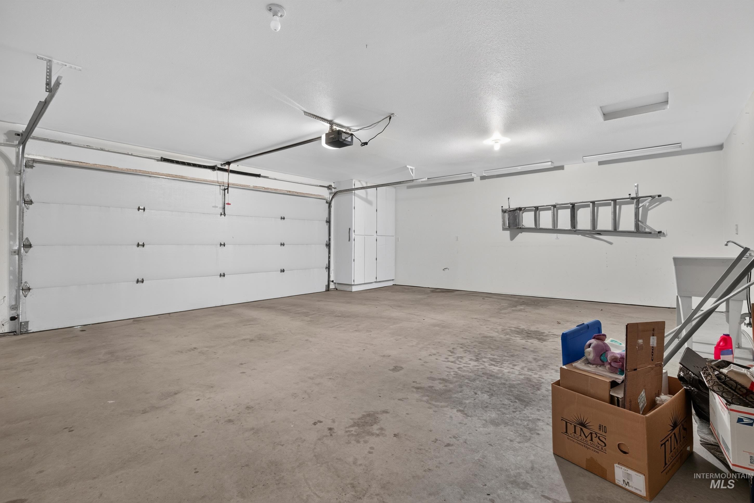 716 W Benton Ave. Property Photo 32