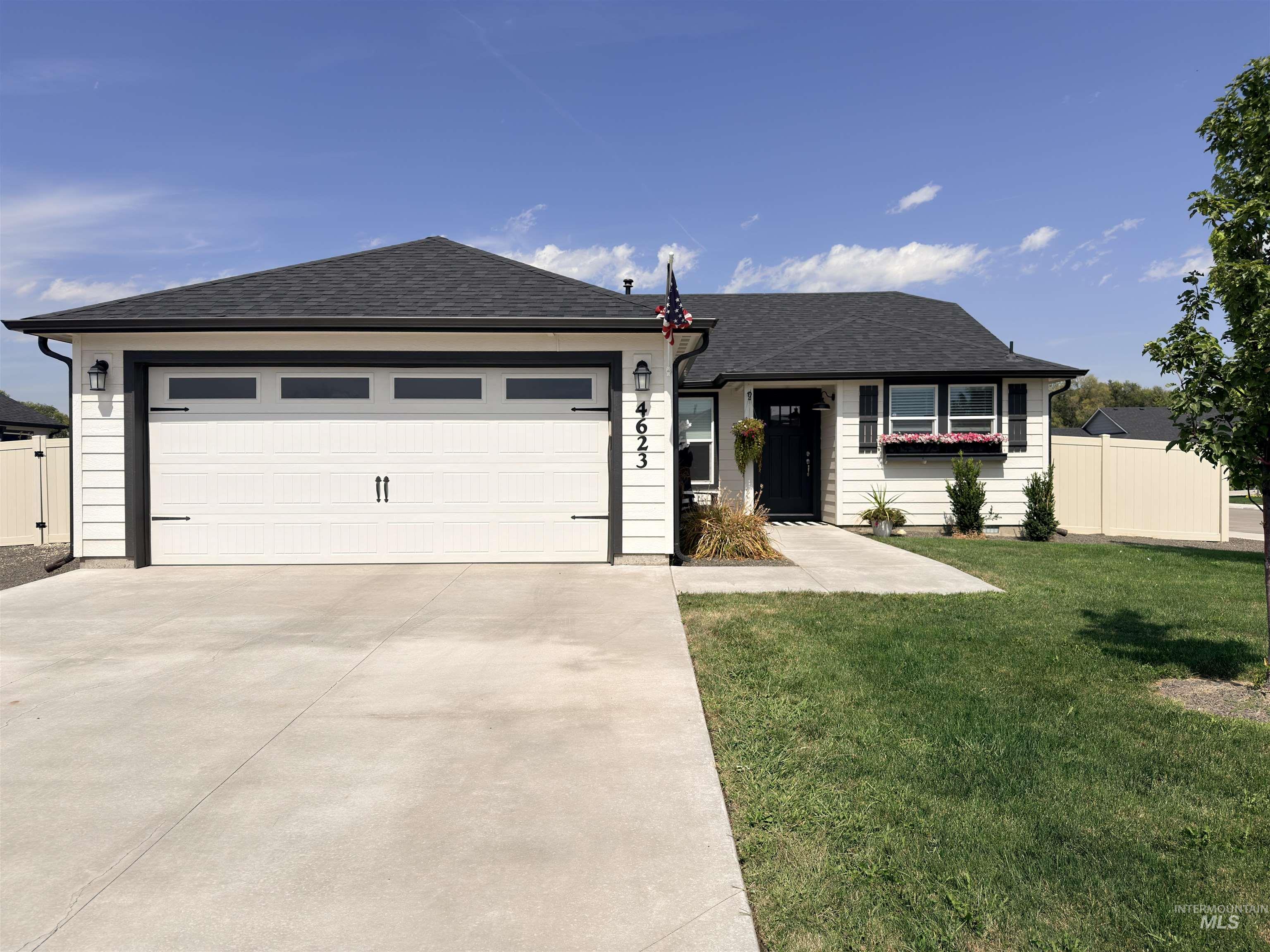 4623 Henley St Property Photo 1