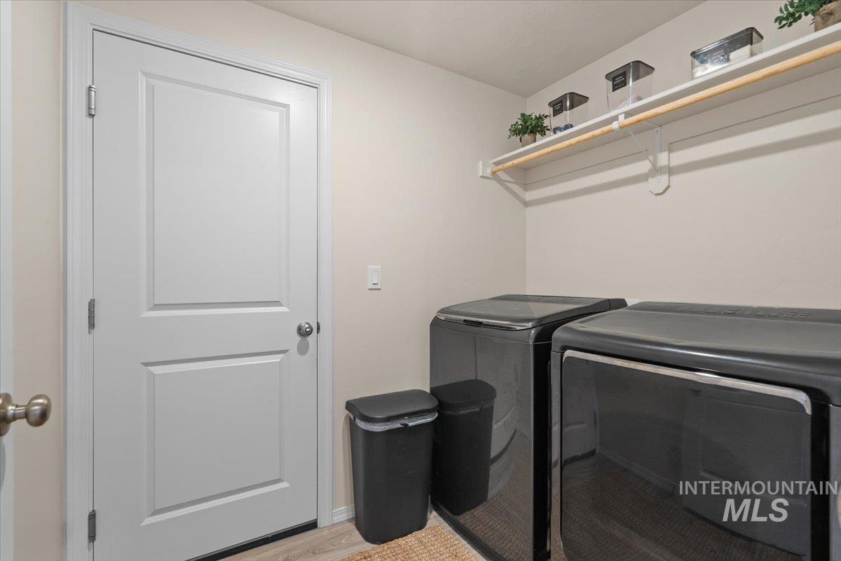 4623 Henley St Property Photo 25