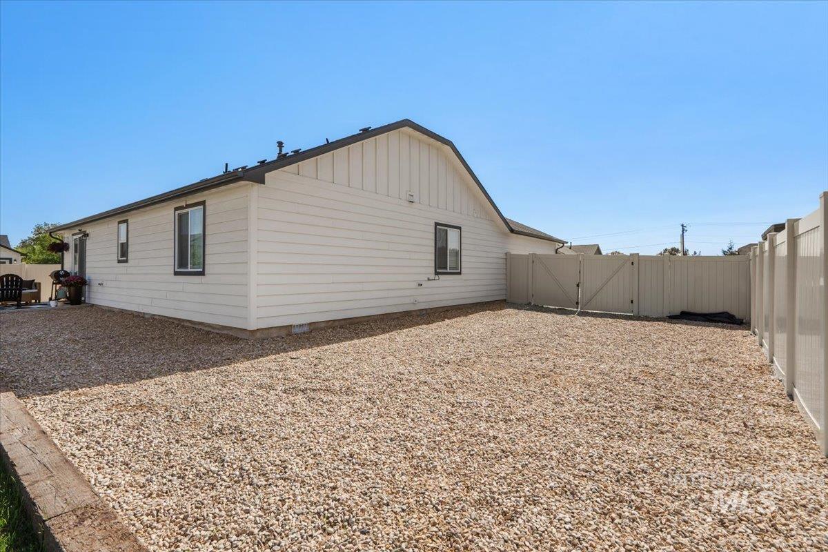 4623 Henley St Property Photo 32