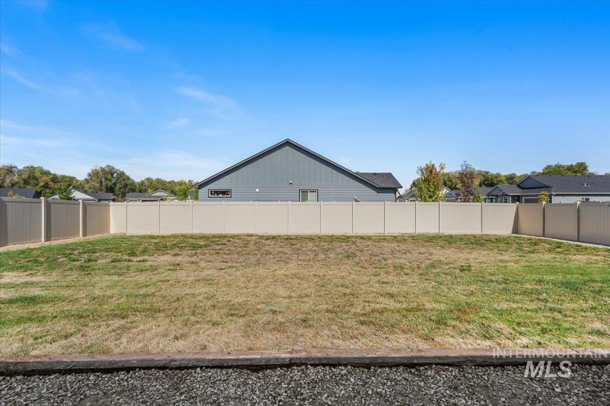 4623 Henley St Property Photo 33