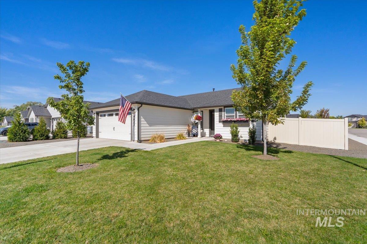4623 Henley St Property Photo 34
