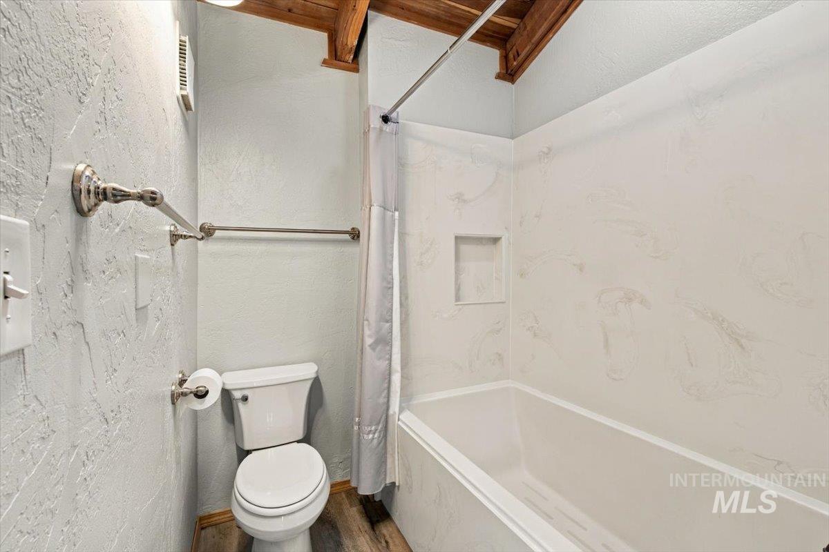 10201 Willis Rd. Property Photo 14