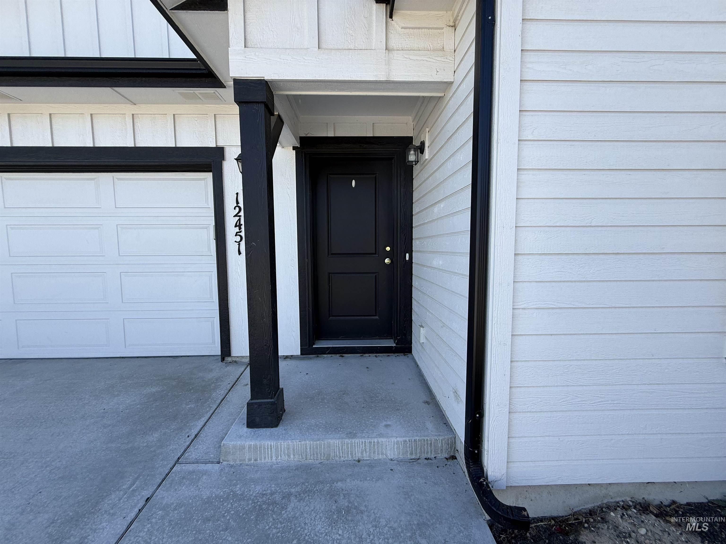 12451 Varga St Property Photo 4