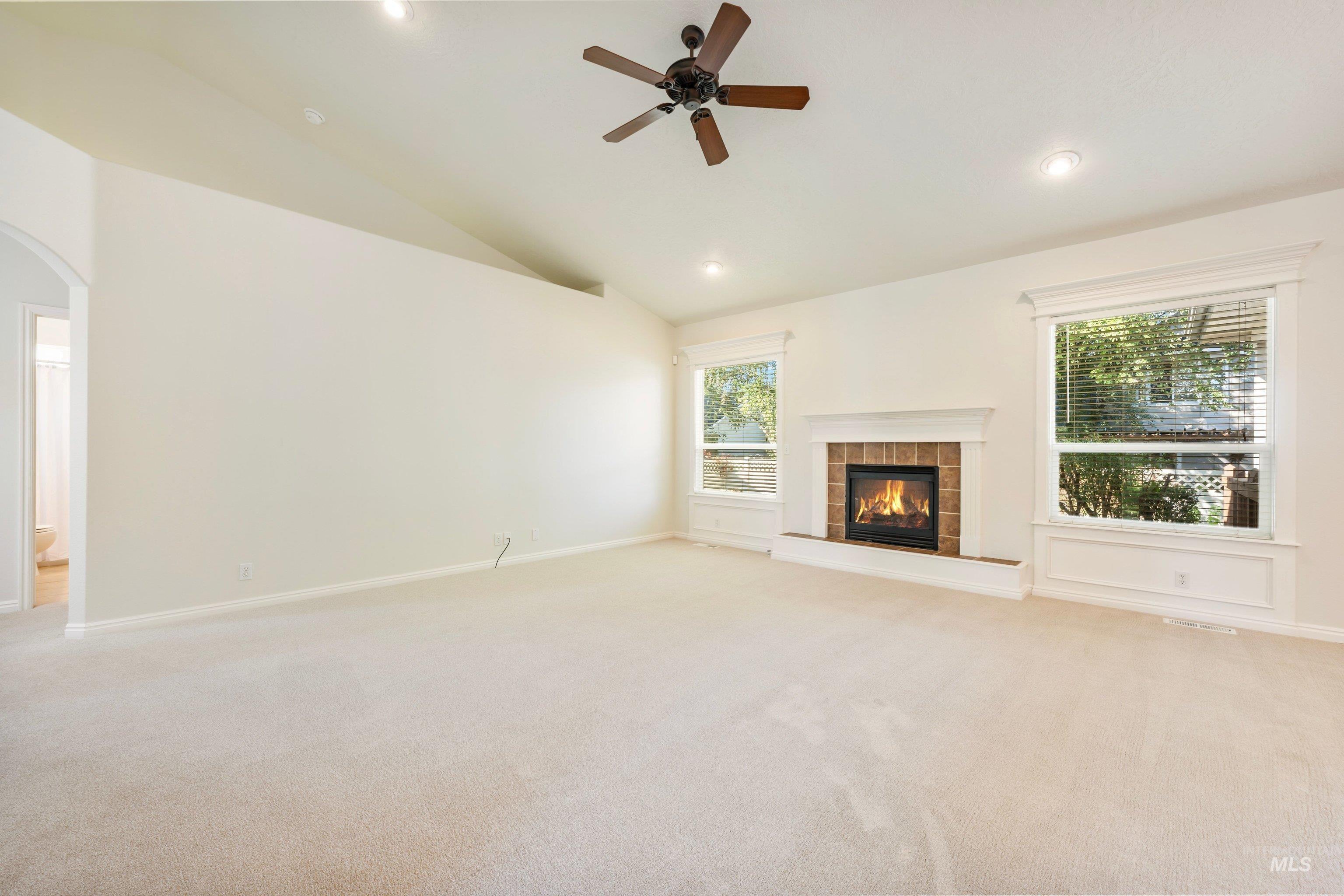 5293 N Schubert Ave Property Photo 6