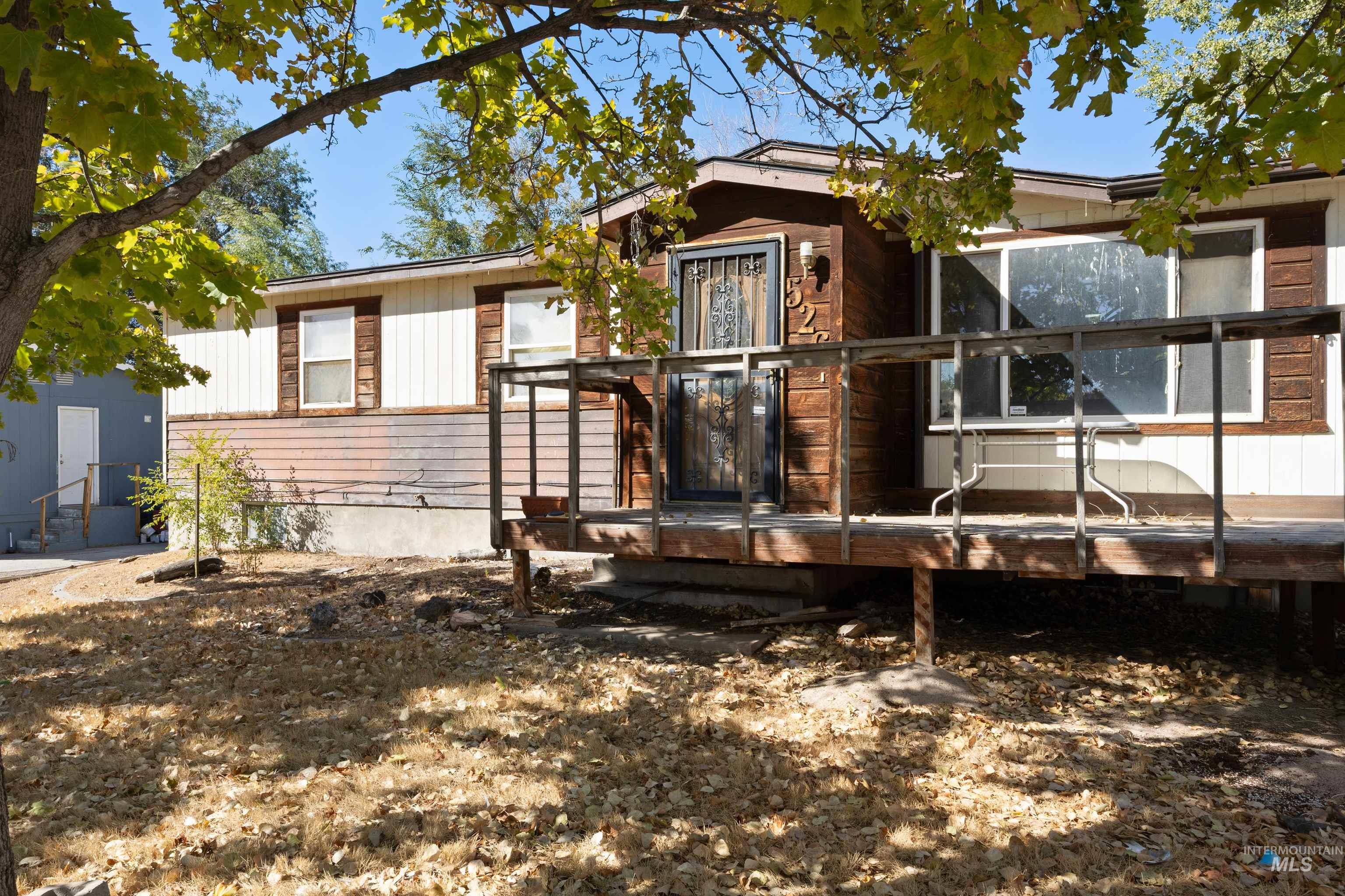 526 E Avenue J Property Photo 2