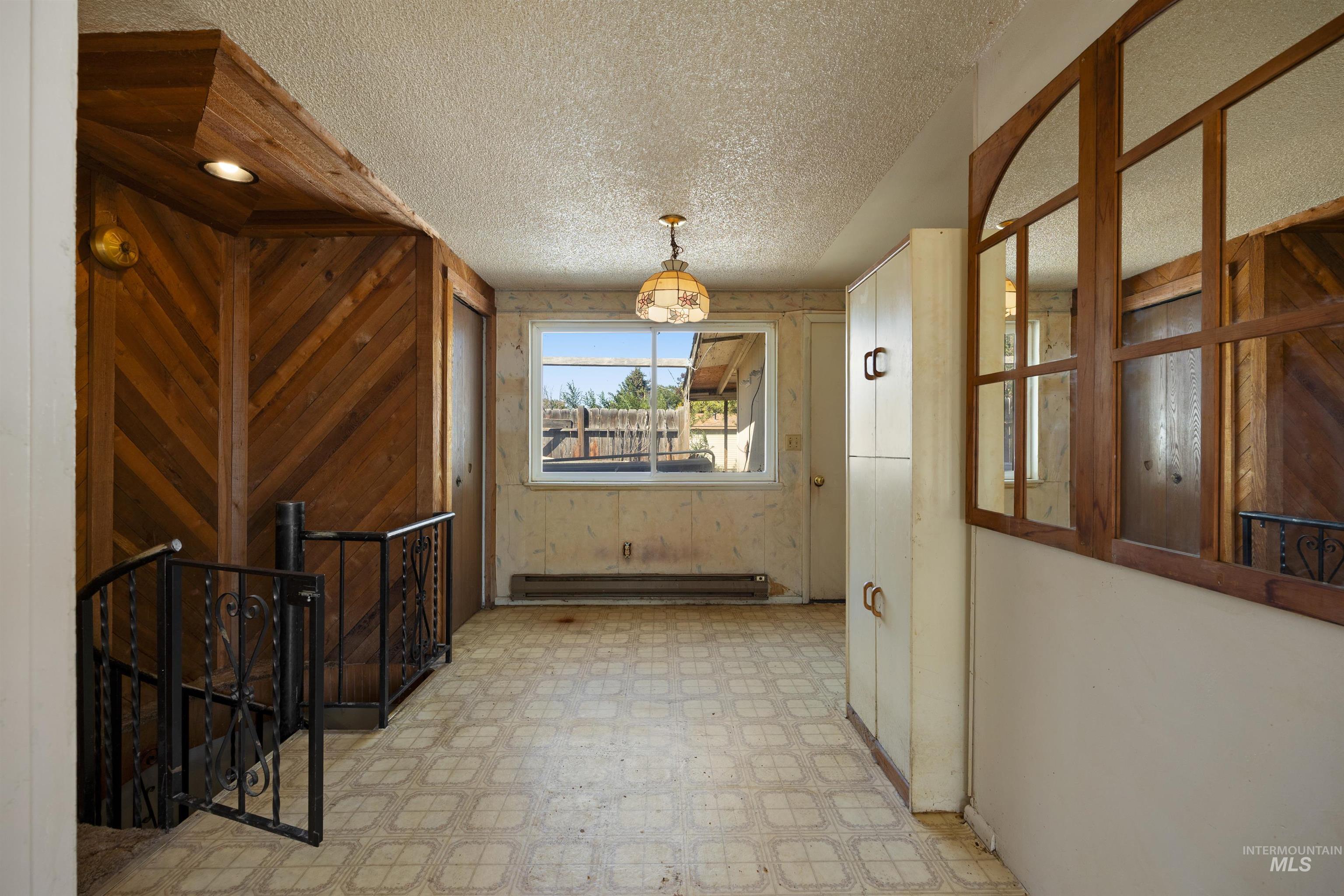 526 E Avenue J Property Photo 7
