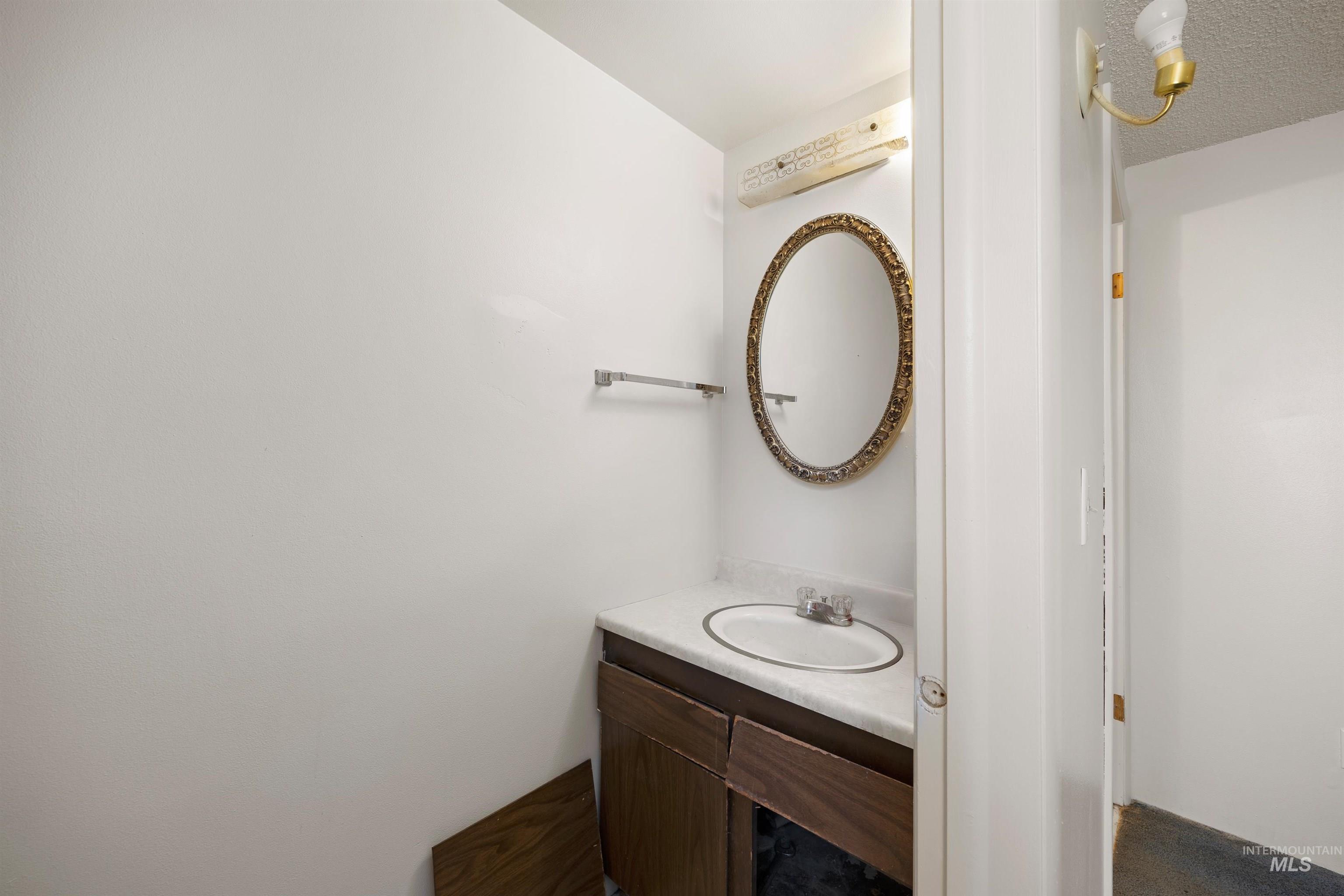 526 E Avenue J Property Photo 12