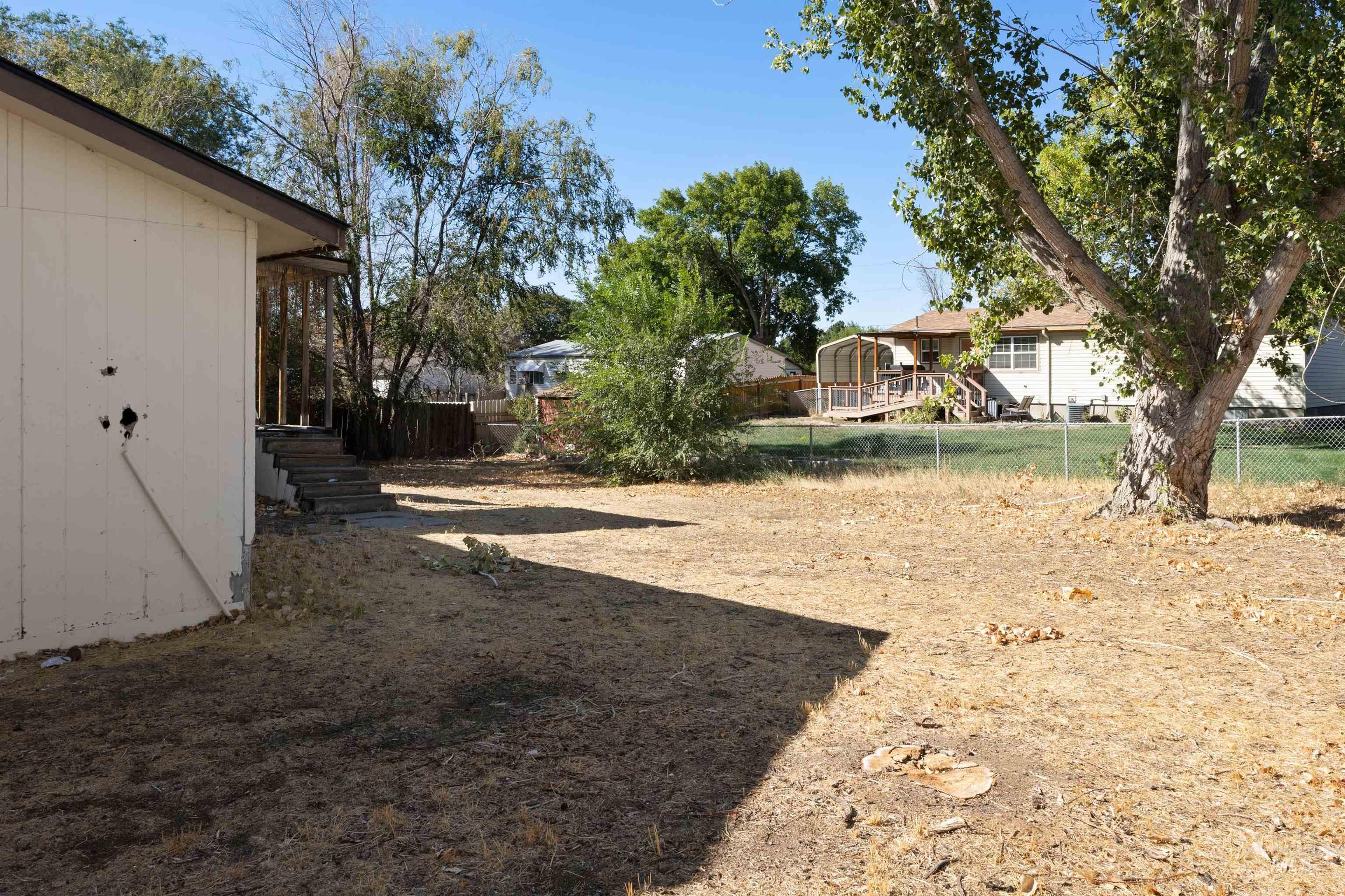 526 E Avenue J Property Photo 19