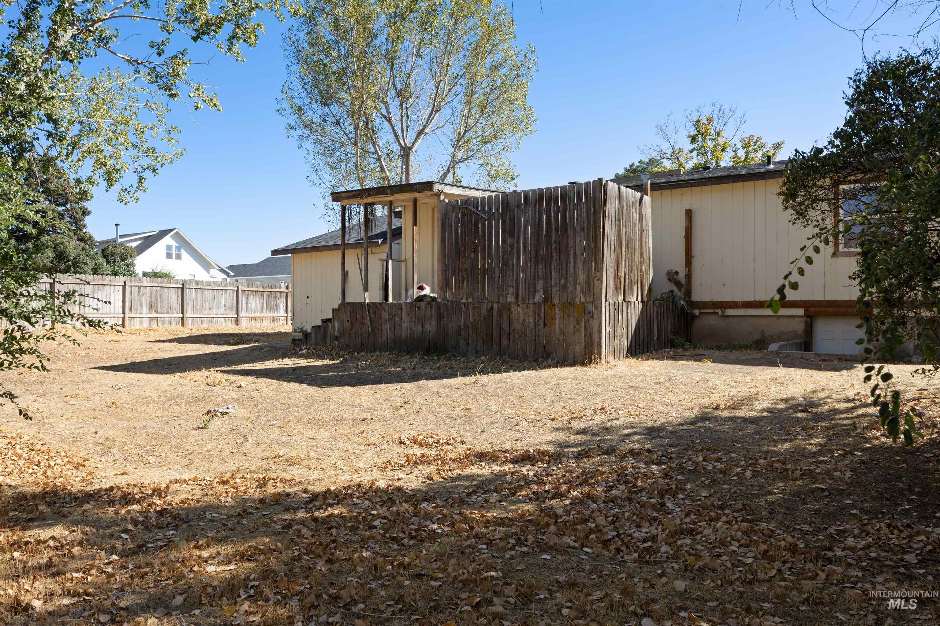 526 E Avenue J Property Photo 20