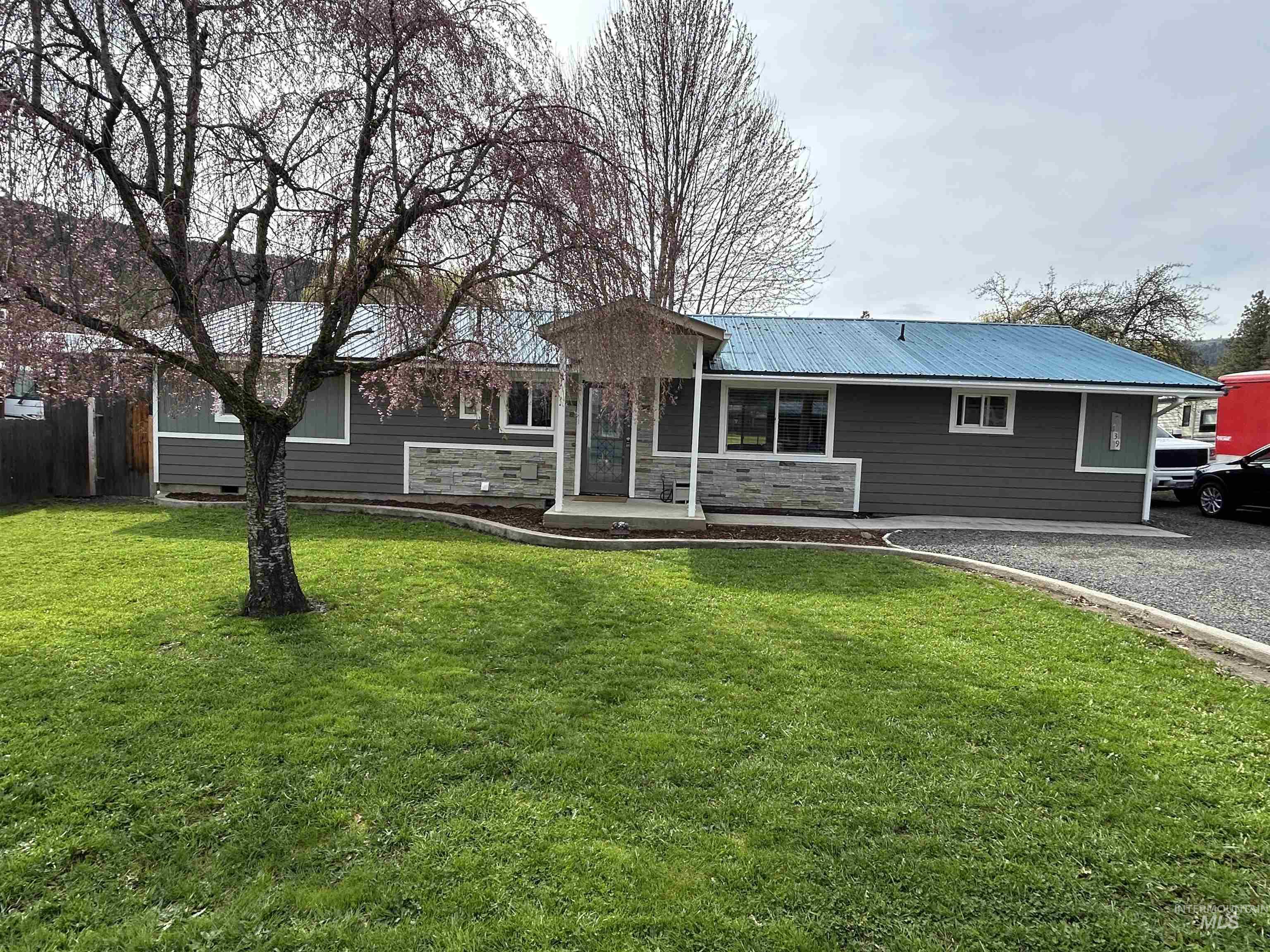 139 119th St. Property Photo 2