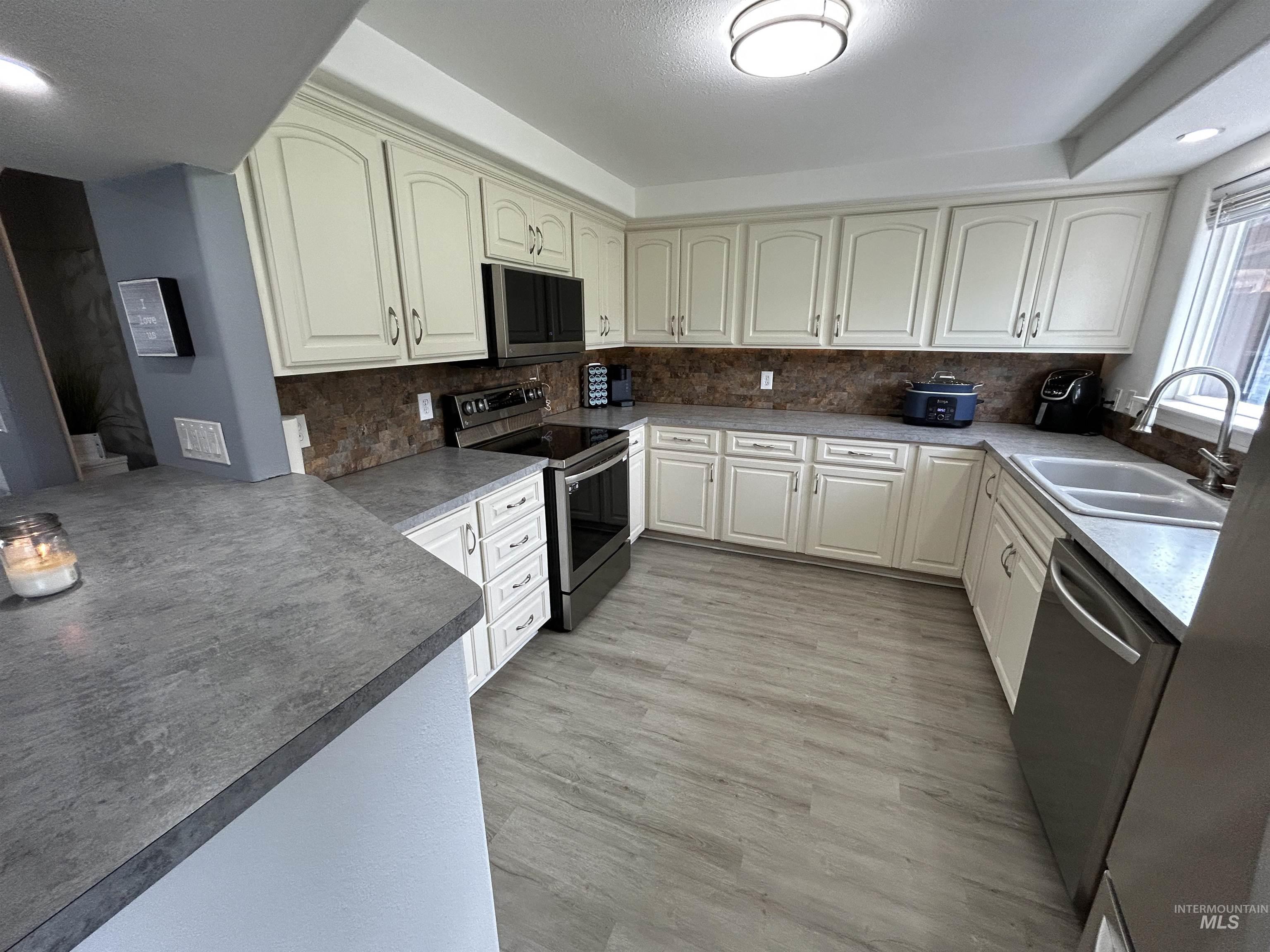 139 119th St. Property Photo 10