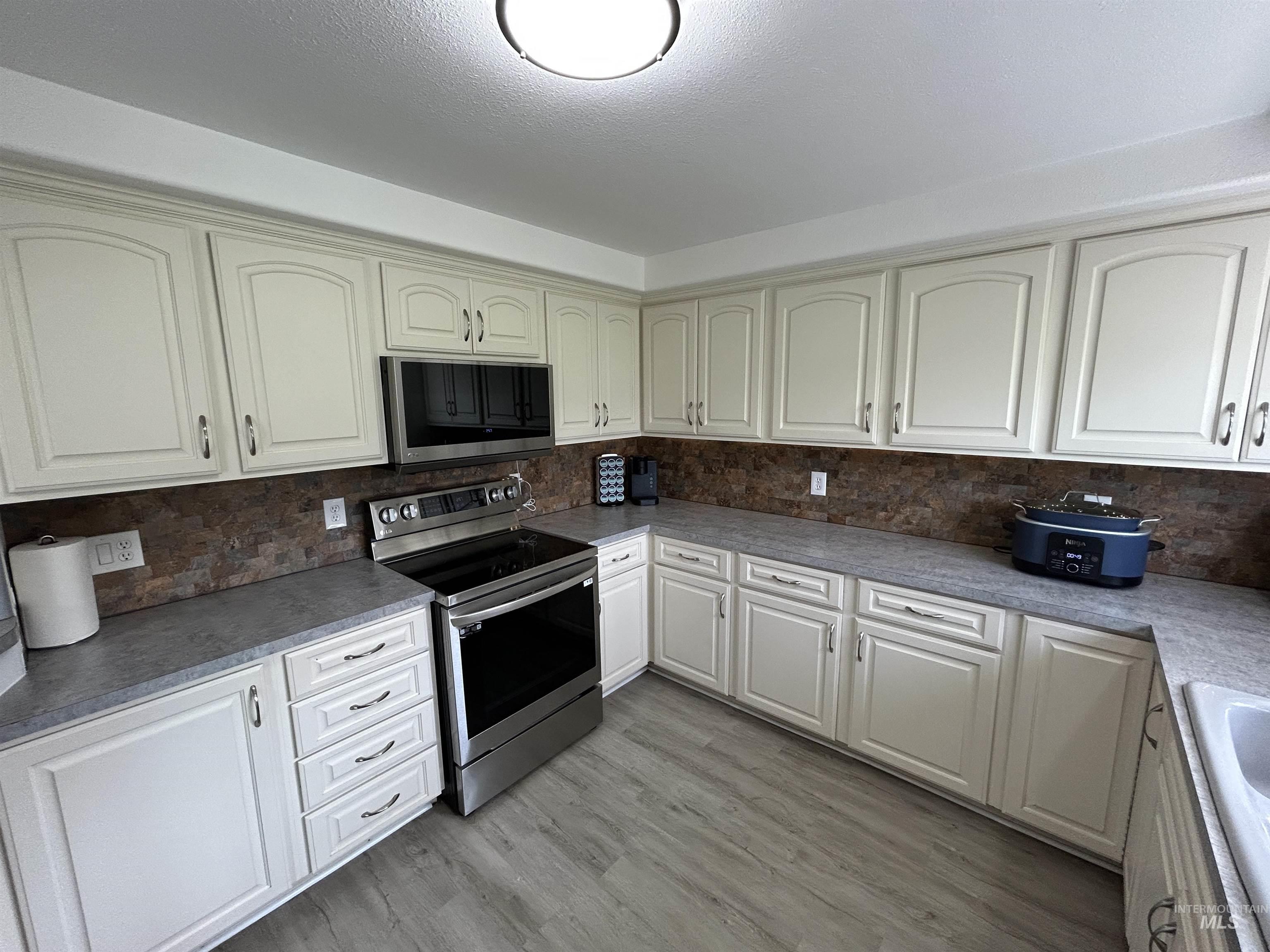 139 119th St. Property Photo 11
