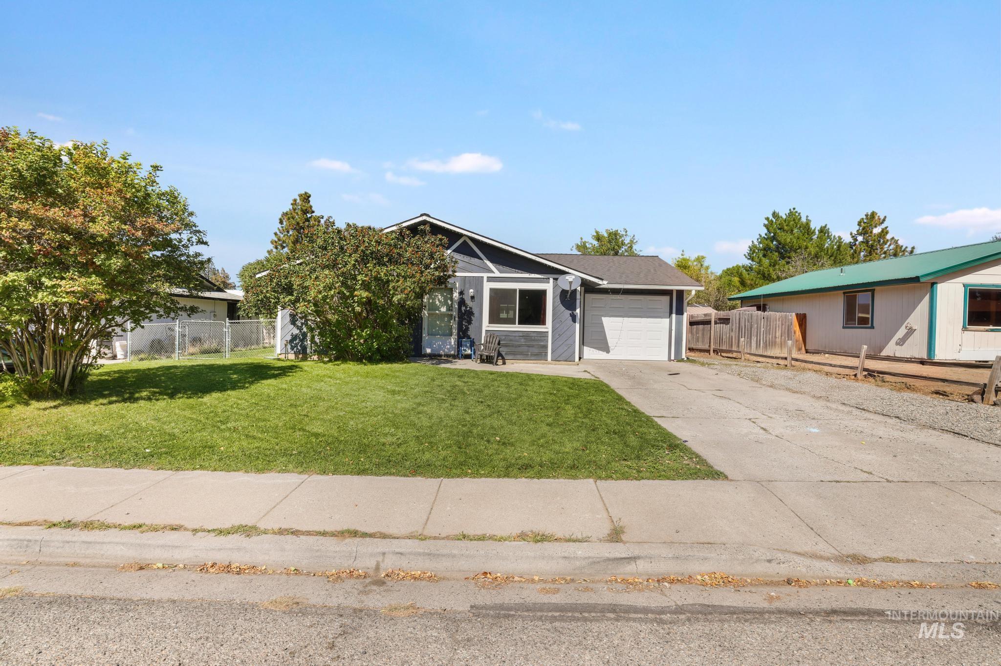 818 19th Ave E Property Photo 1