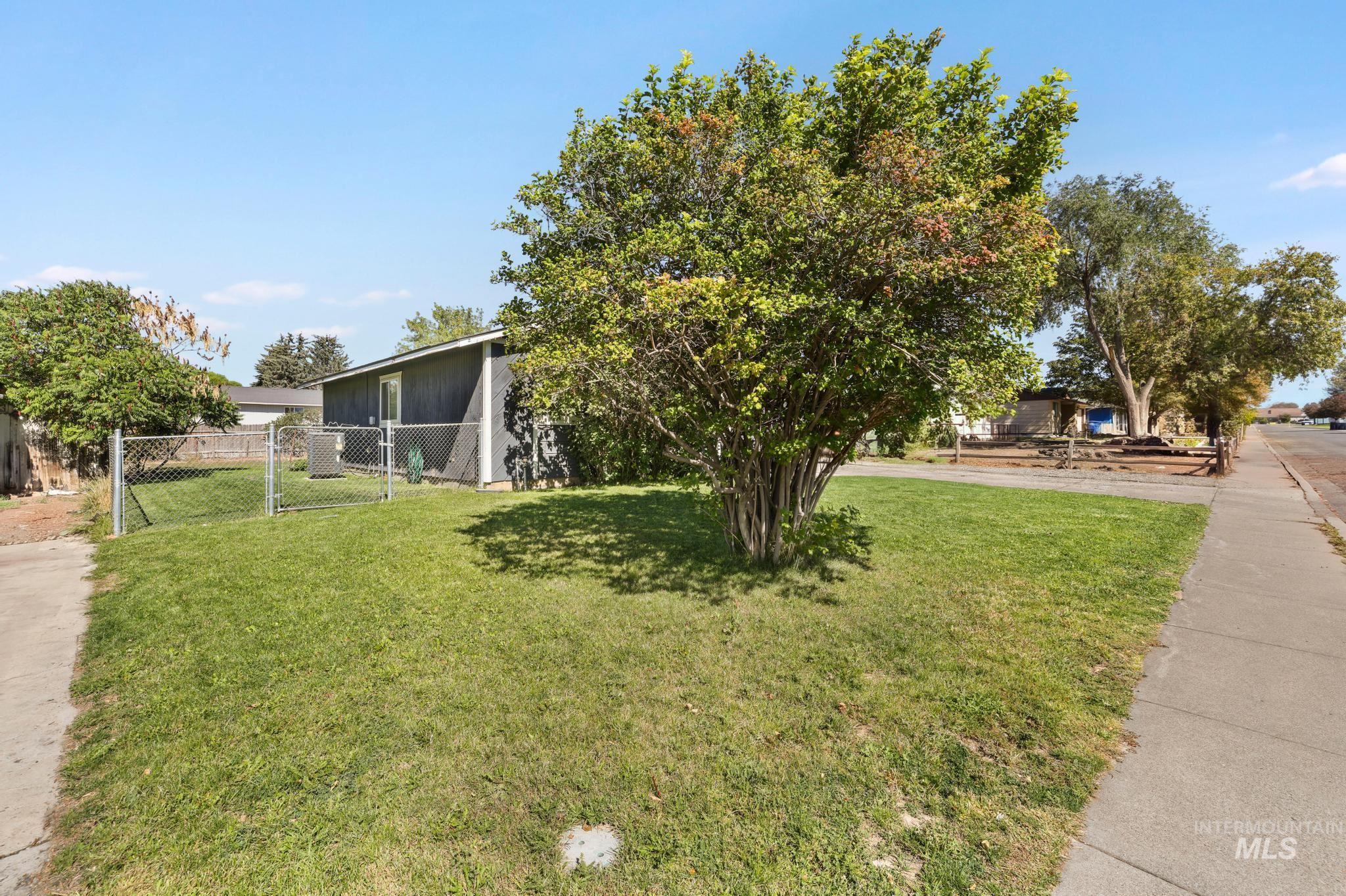 818 19th Ave E Property Photo 11