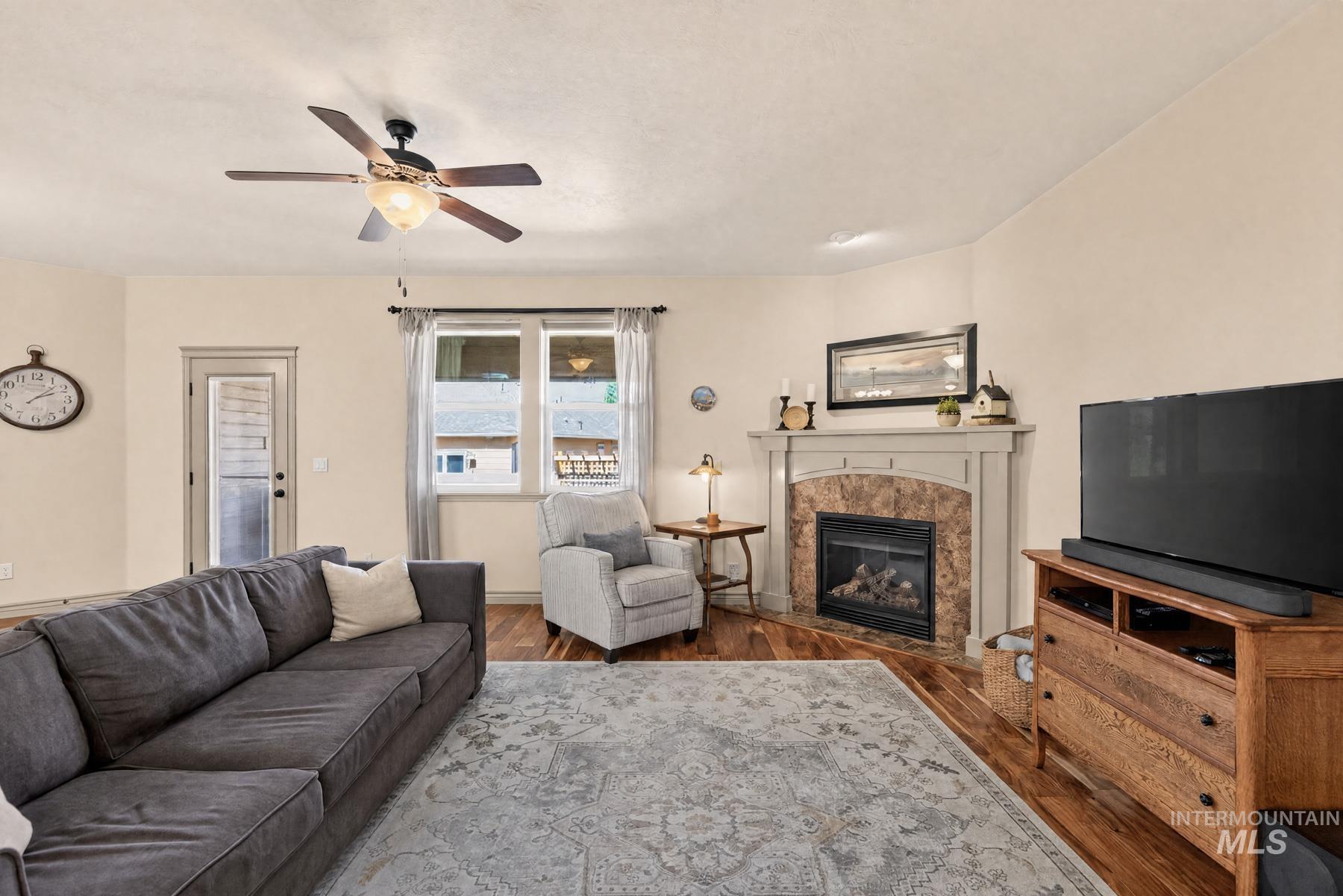 1424 W Raelin Drive Property Photo 4