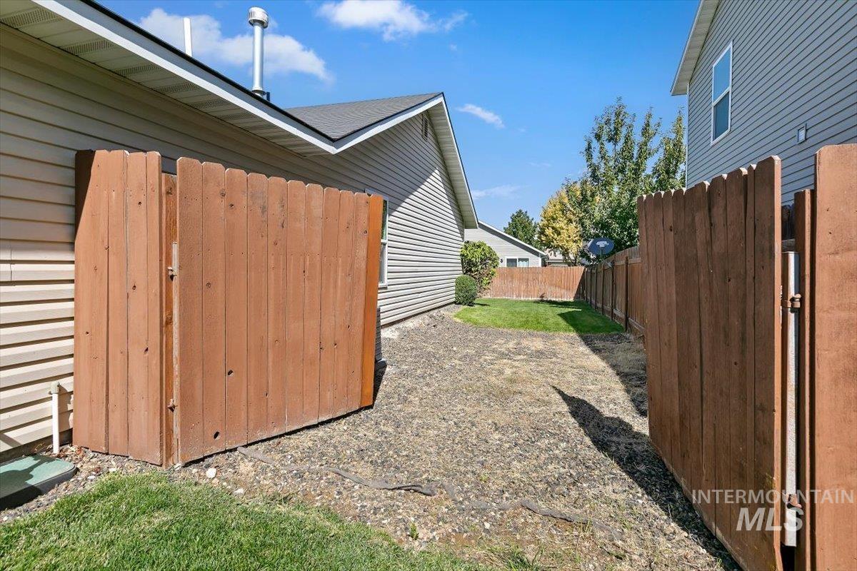 9746 W Bigwood Dr Property Photo 3