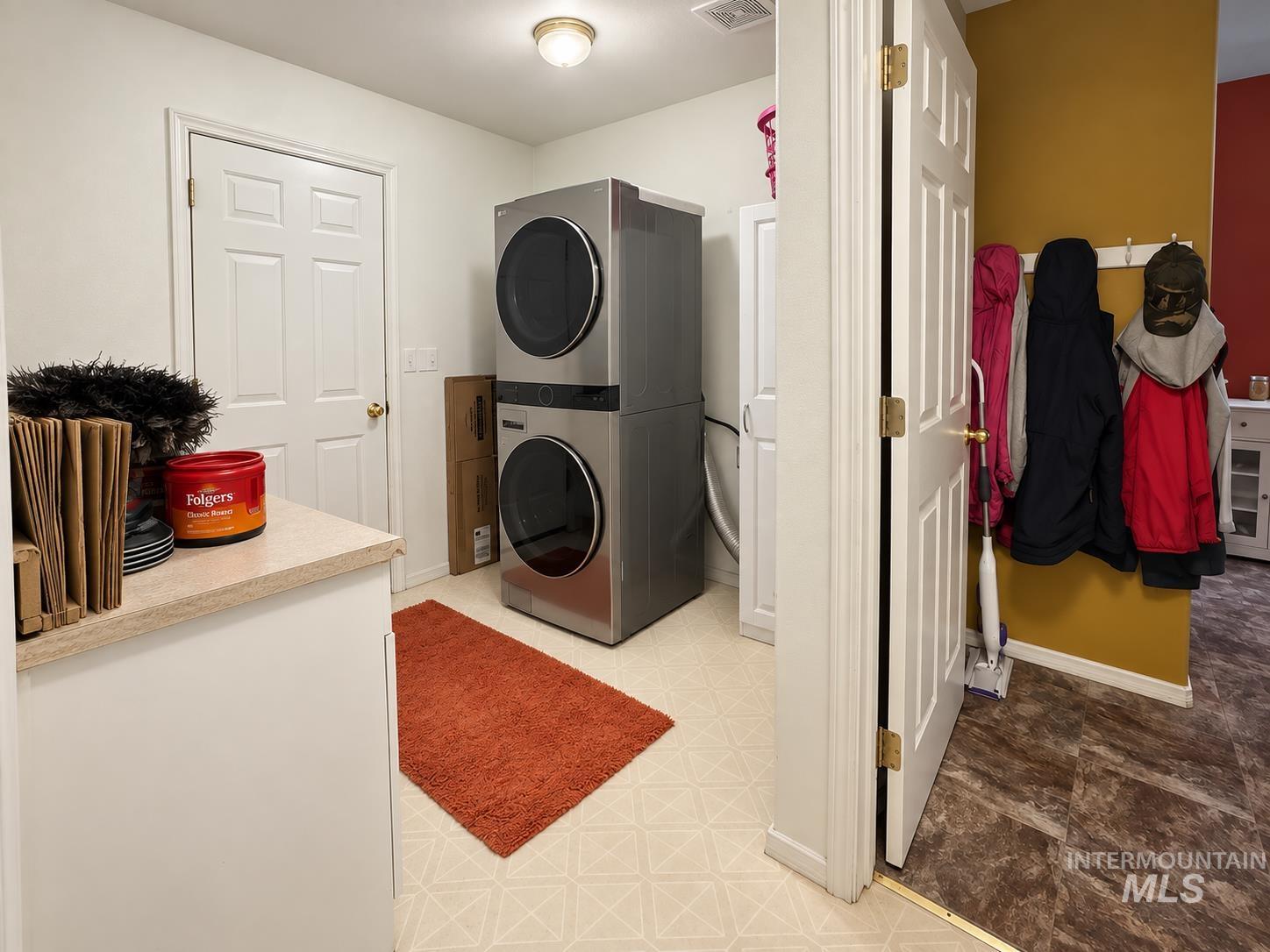 925 Poplar Drive Property Photo 23