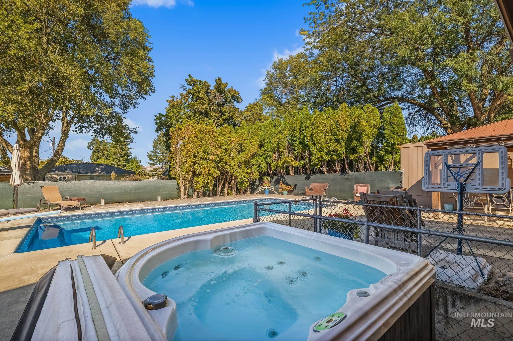 421 Park Drive Property Photo 2