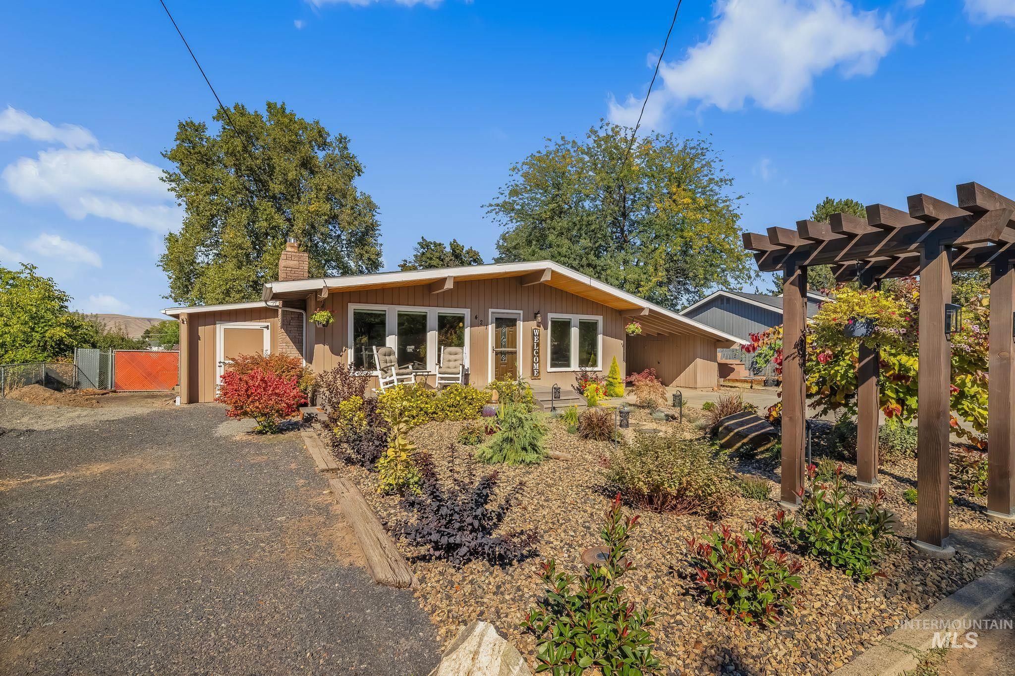 421 Park Drive Property Photo 3