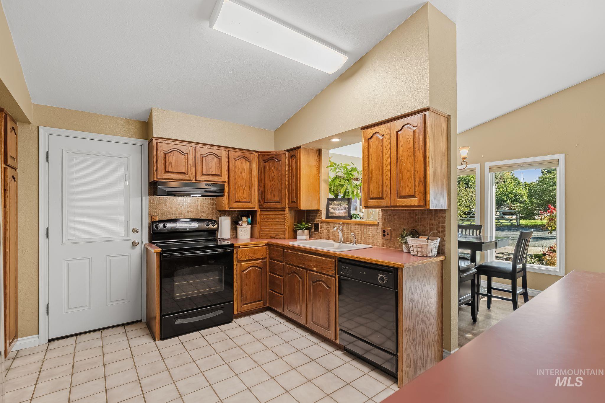 421 Park Drive Property Photo 8
