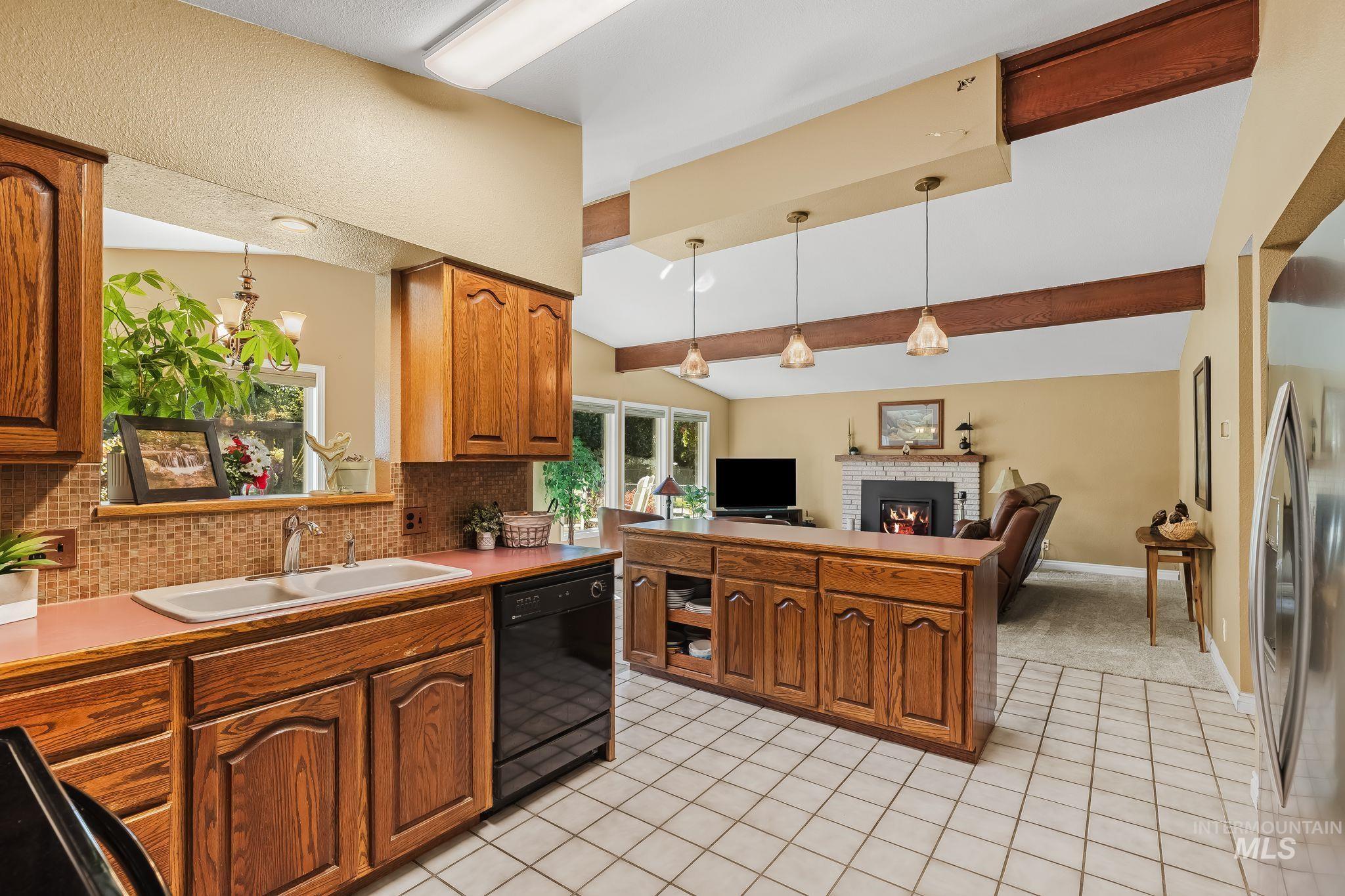 421 Park Drive Property Photo 10