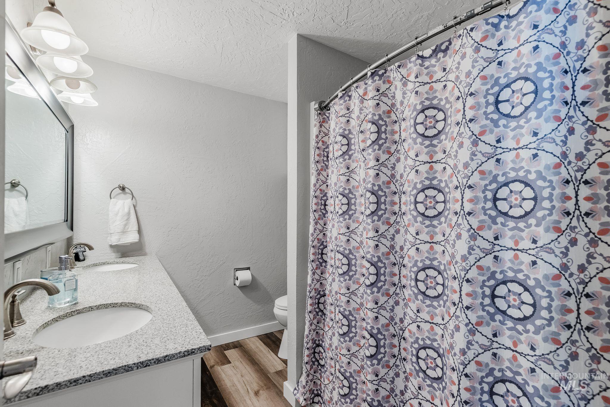 421 Park Drive Property Photo 13