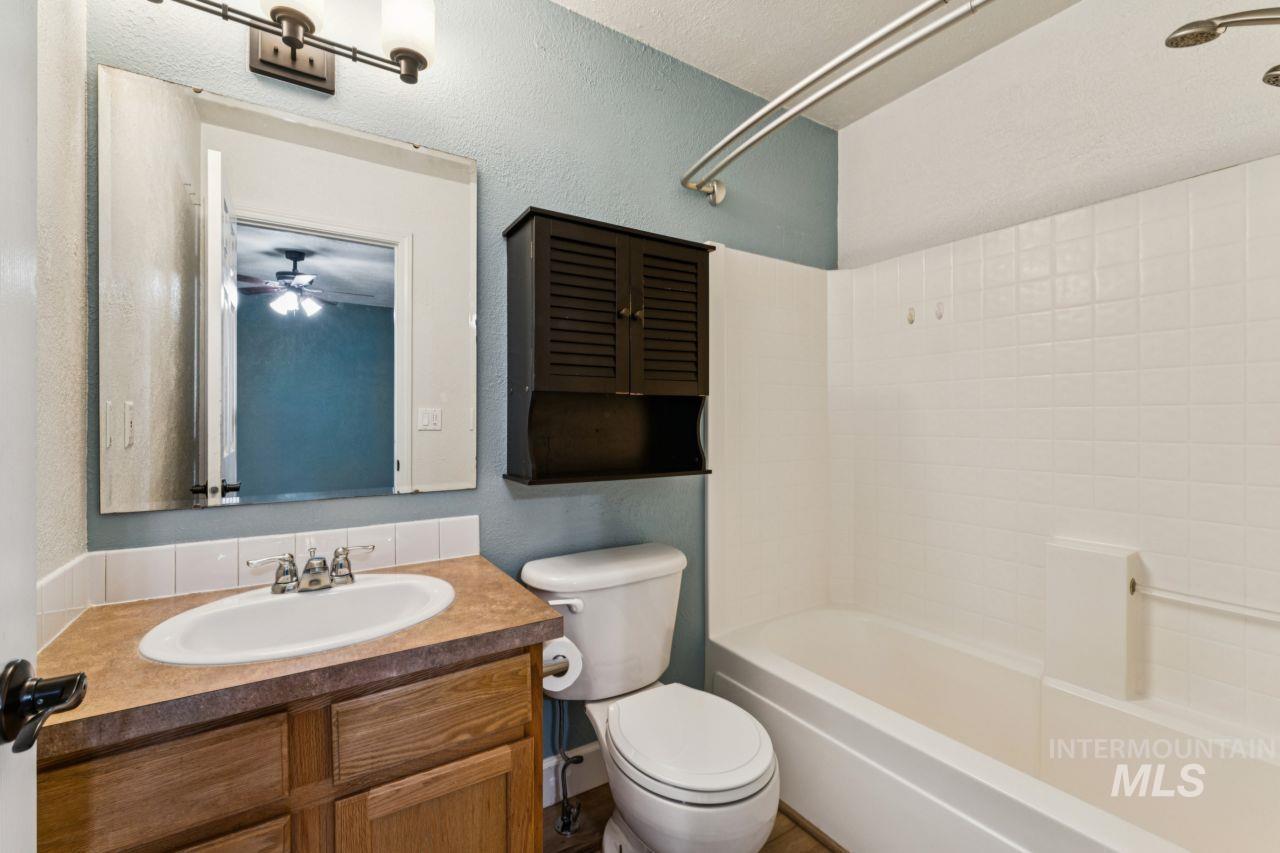 377 W Troy St. Property Photo 18