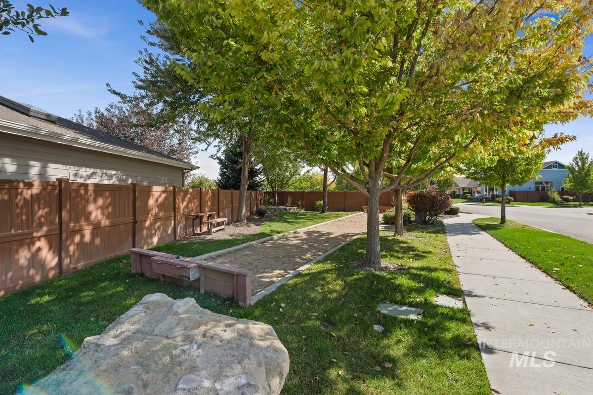 3328 N Sheephorn Ave Property Photo 35