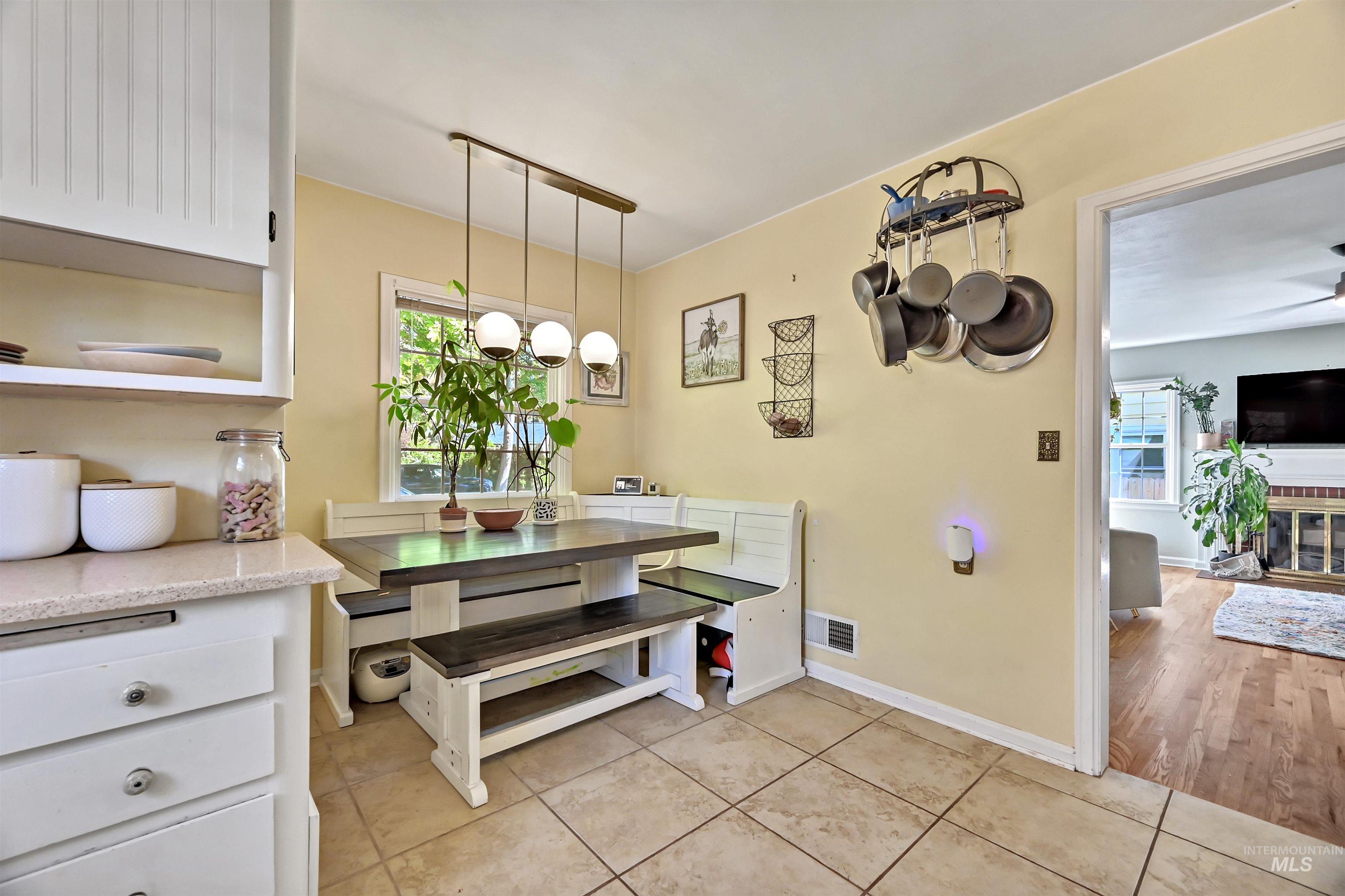 2623 W Ellis Avenue Property Photo 9