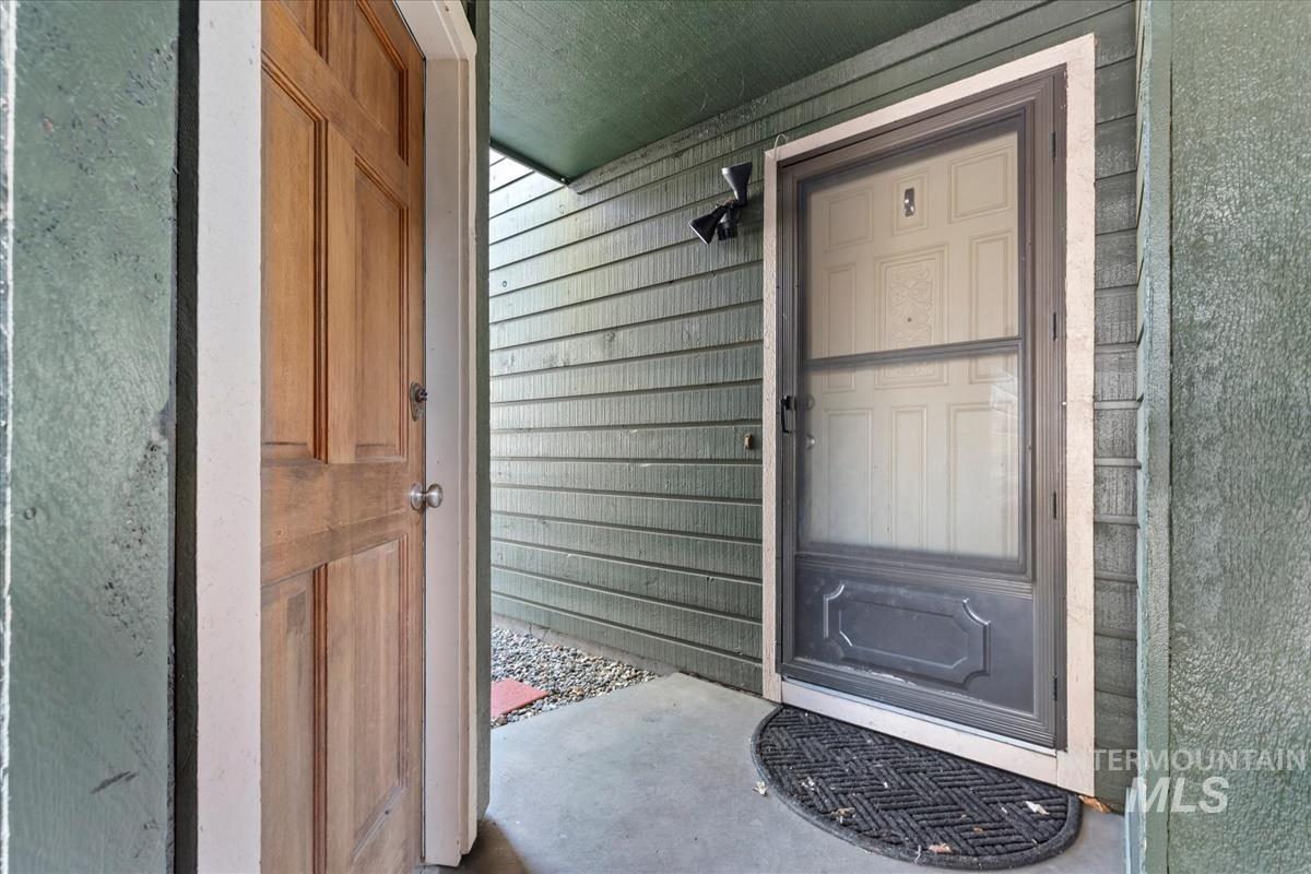 6879 W Maxwell Ln Property Photo 2