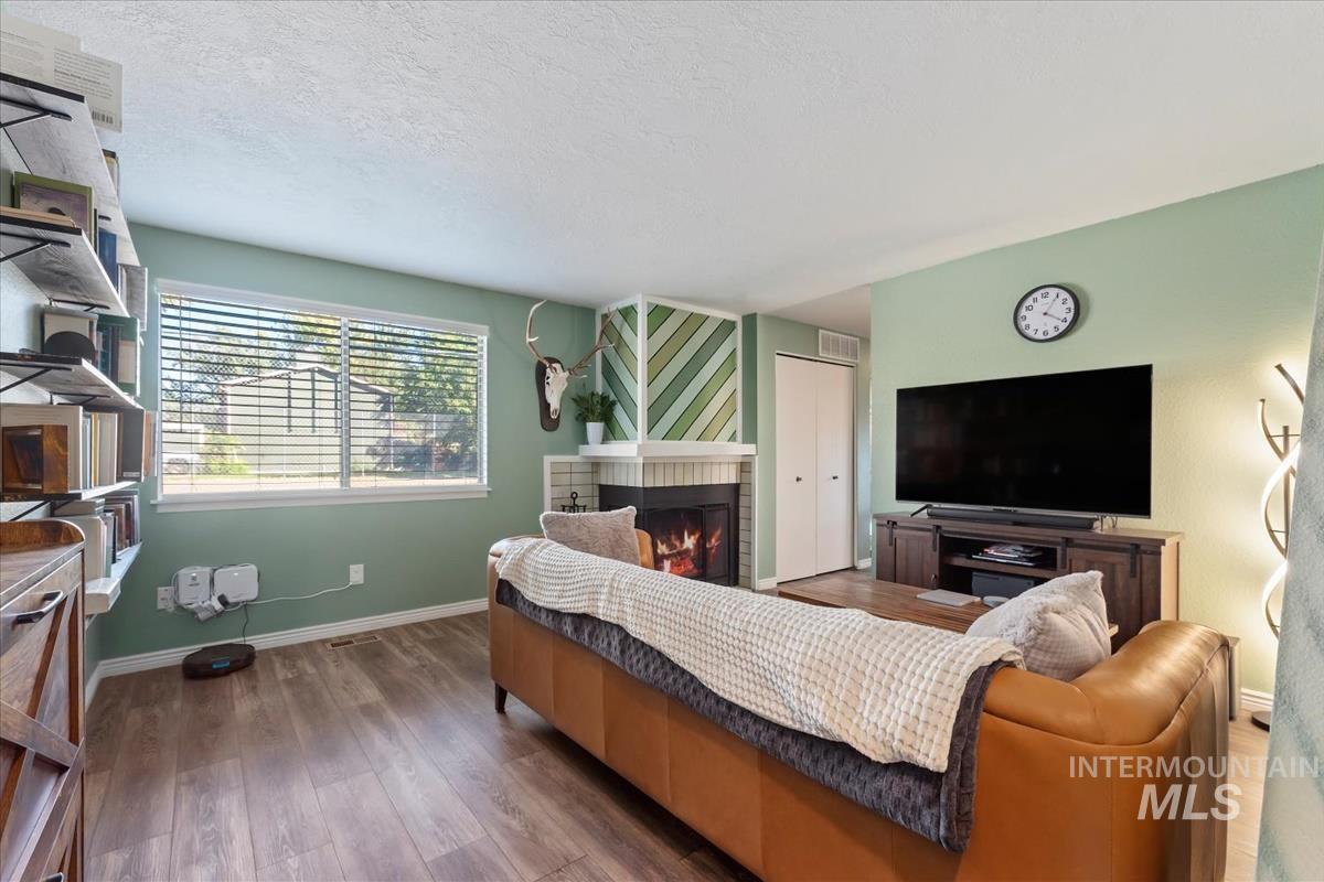 6879 W Maxwell Ln Property Photo 4
