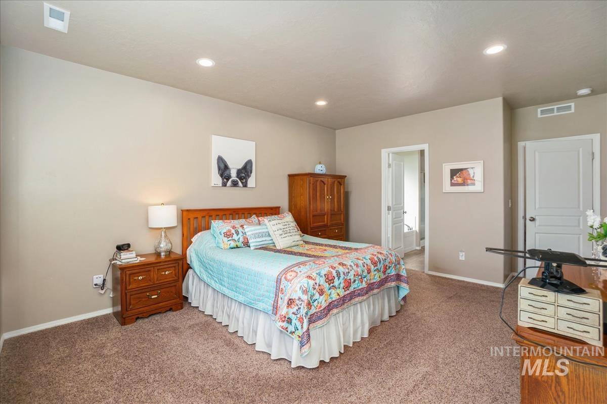 1498 N Steens Ave Property Photo 13