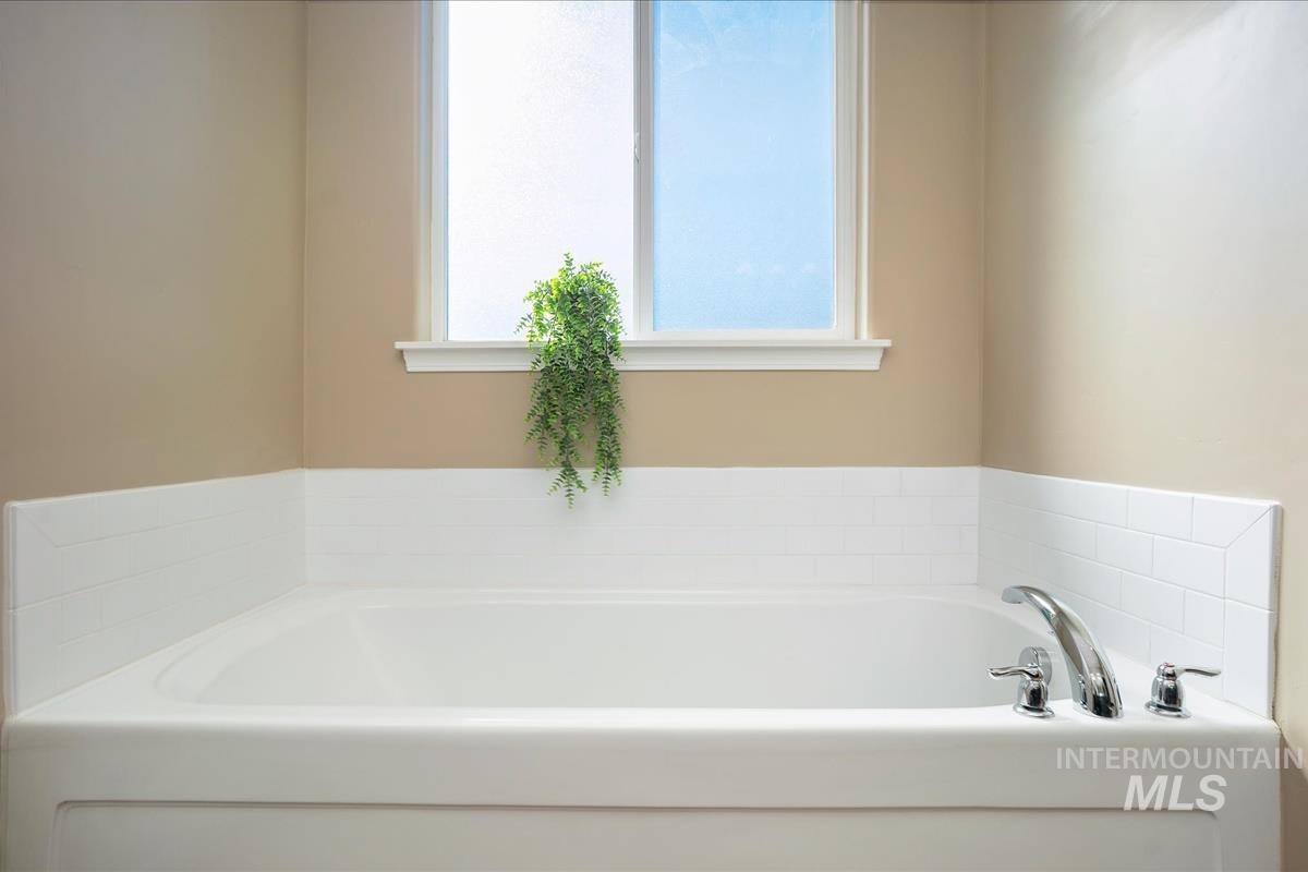 1498 N Steens Ave Property Photo 16