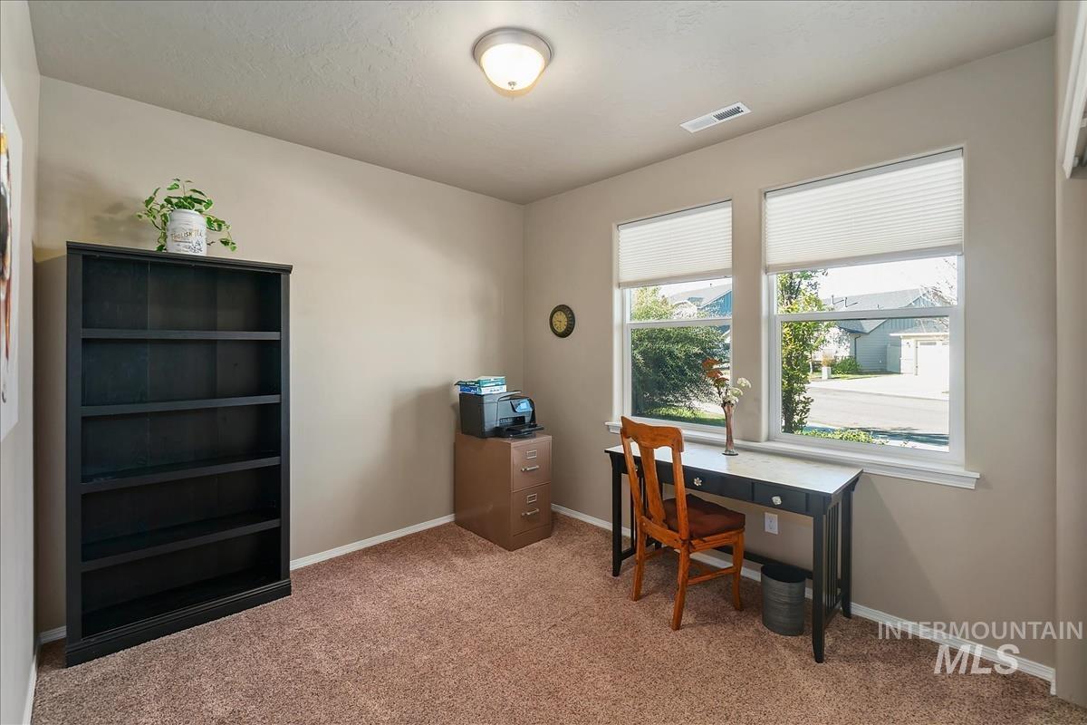 1498 N Steens Ave Property Photo 19