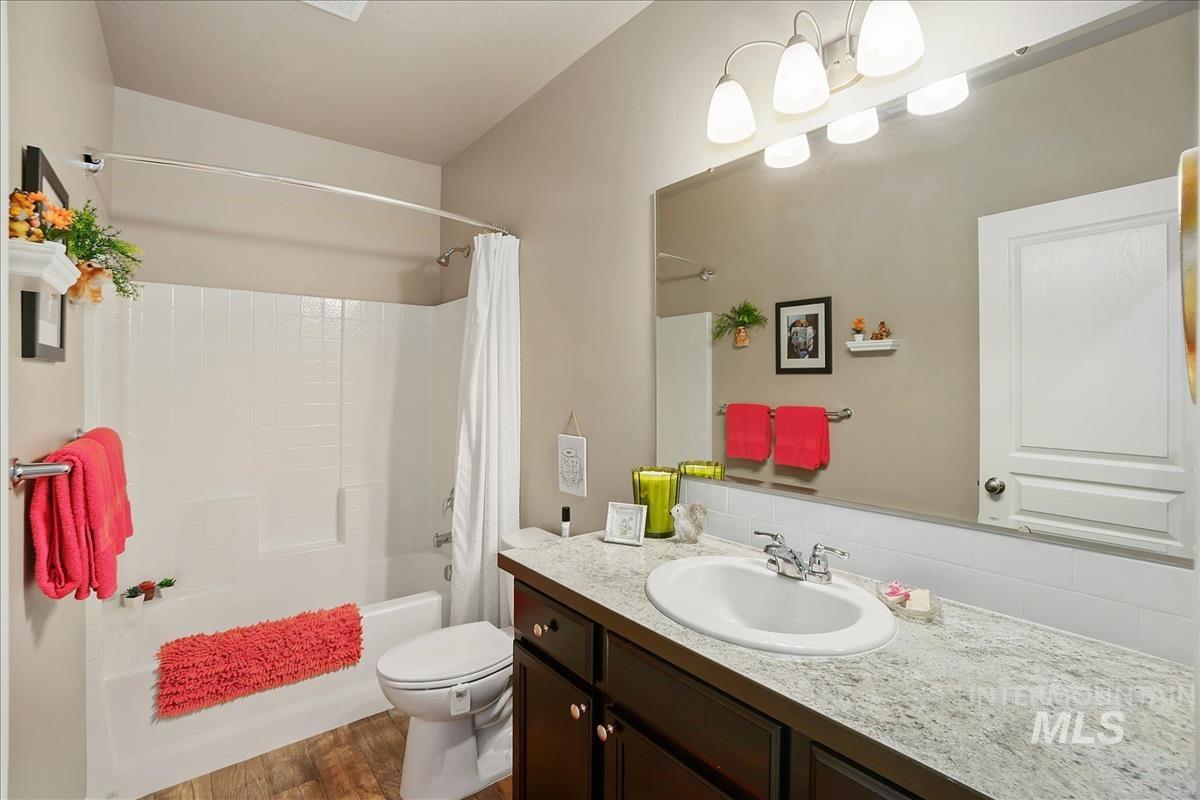 1498 N Steens Ave Property Photo 20