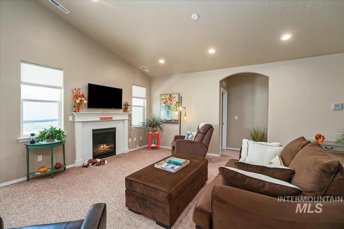 1498 N Steens Ave Property Photo 27