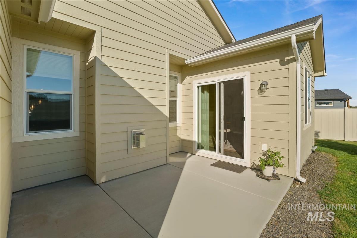 1498 N Steens Ave Property Photo 32