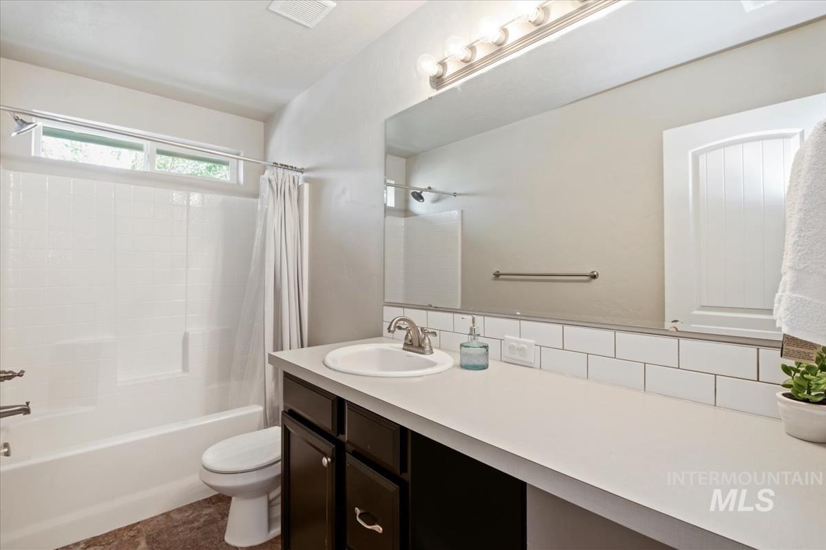 188 W Halpin St Property Photo 33