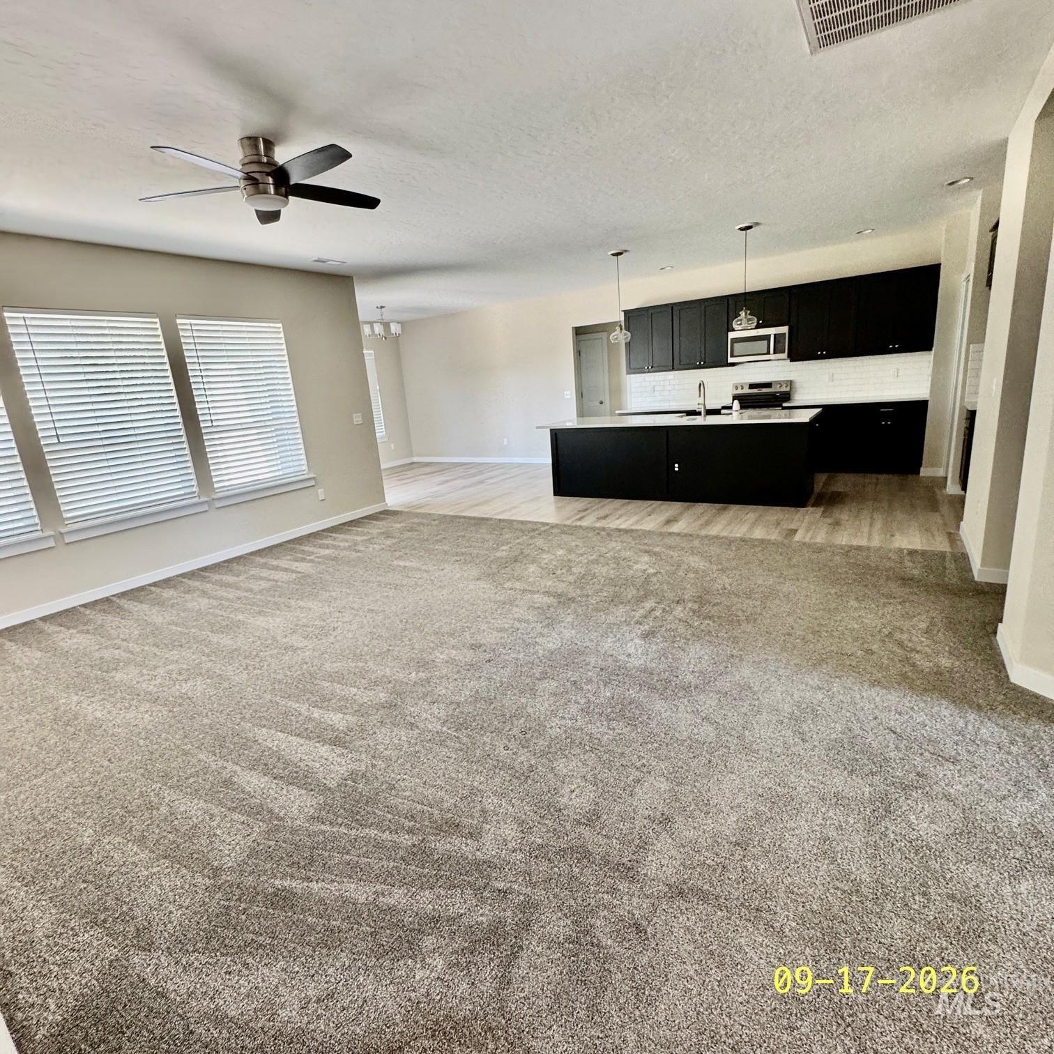 2815 N Klemmer Avenue Property Photo 2