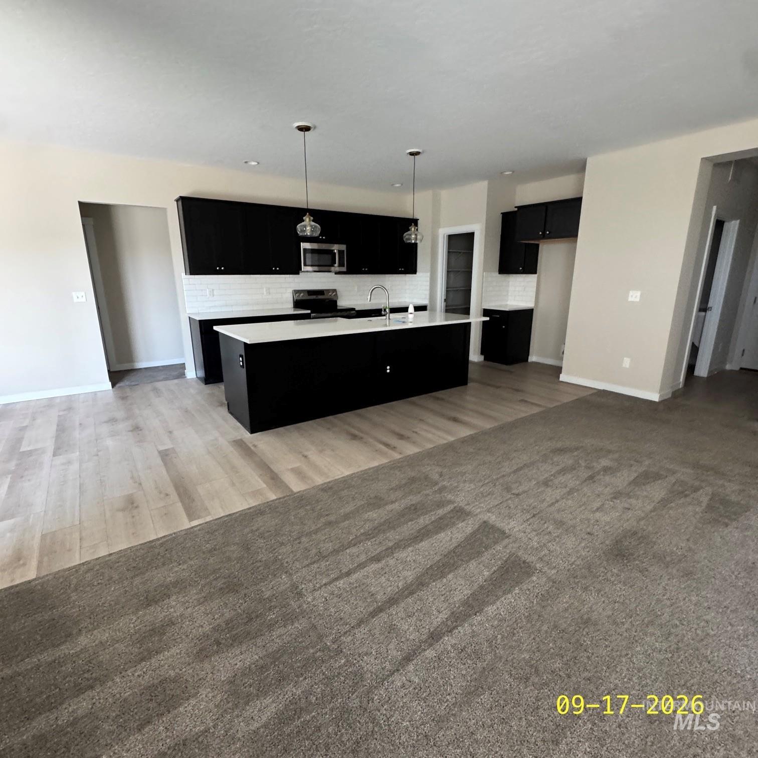 2815 N Klemmer Avenue Property Photo 3