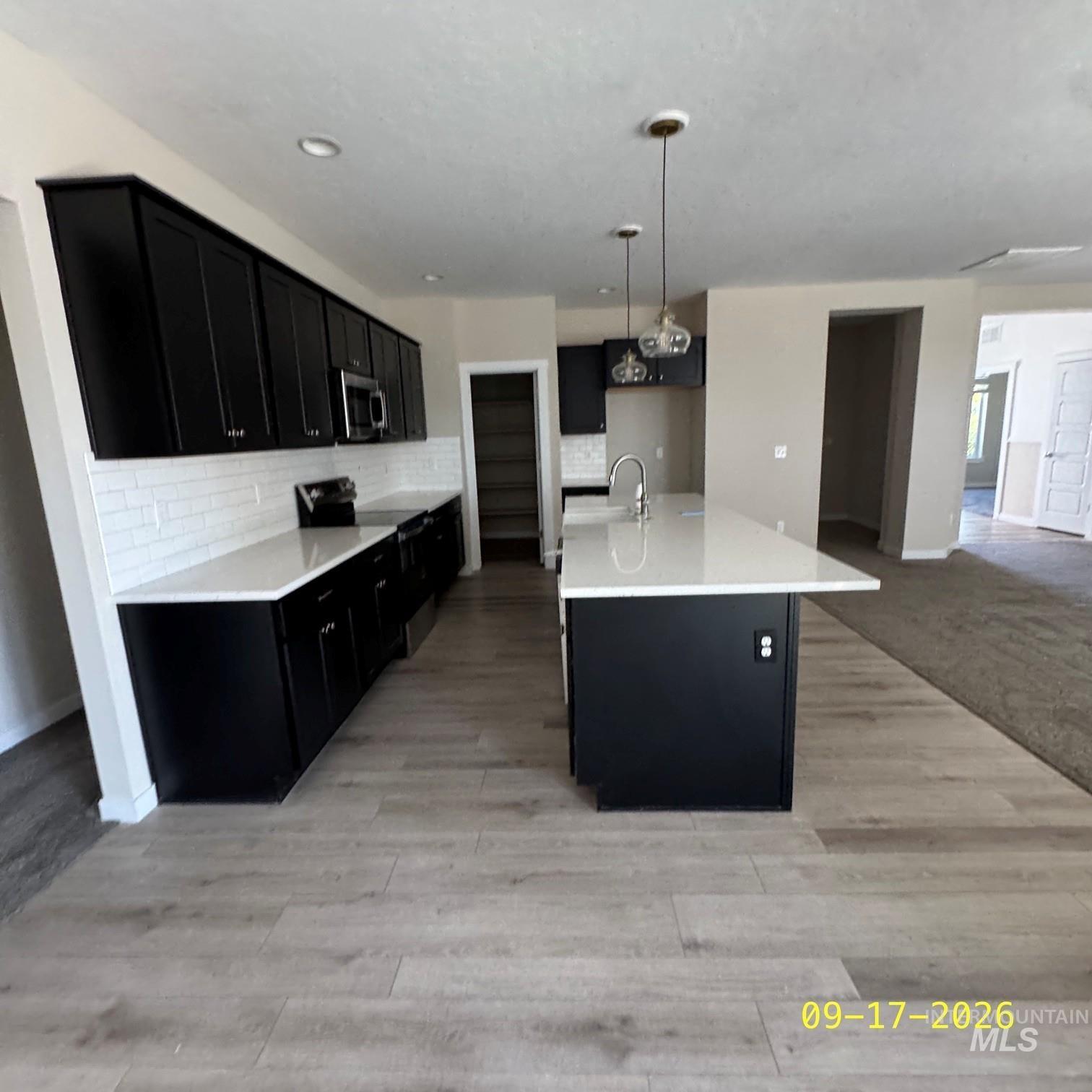 2815 N Klemmer Avenue Property Photo 4