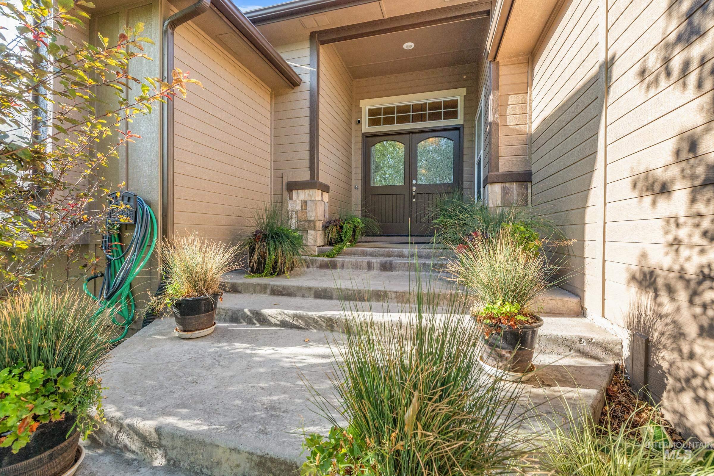 4049 E Trekker Rim Dr Property Photo 3