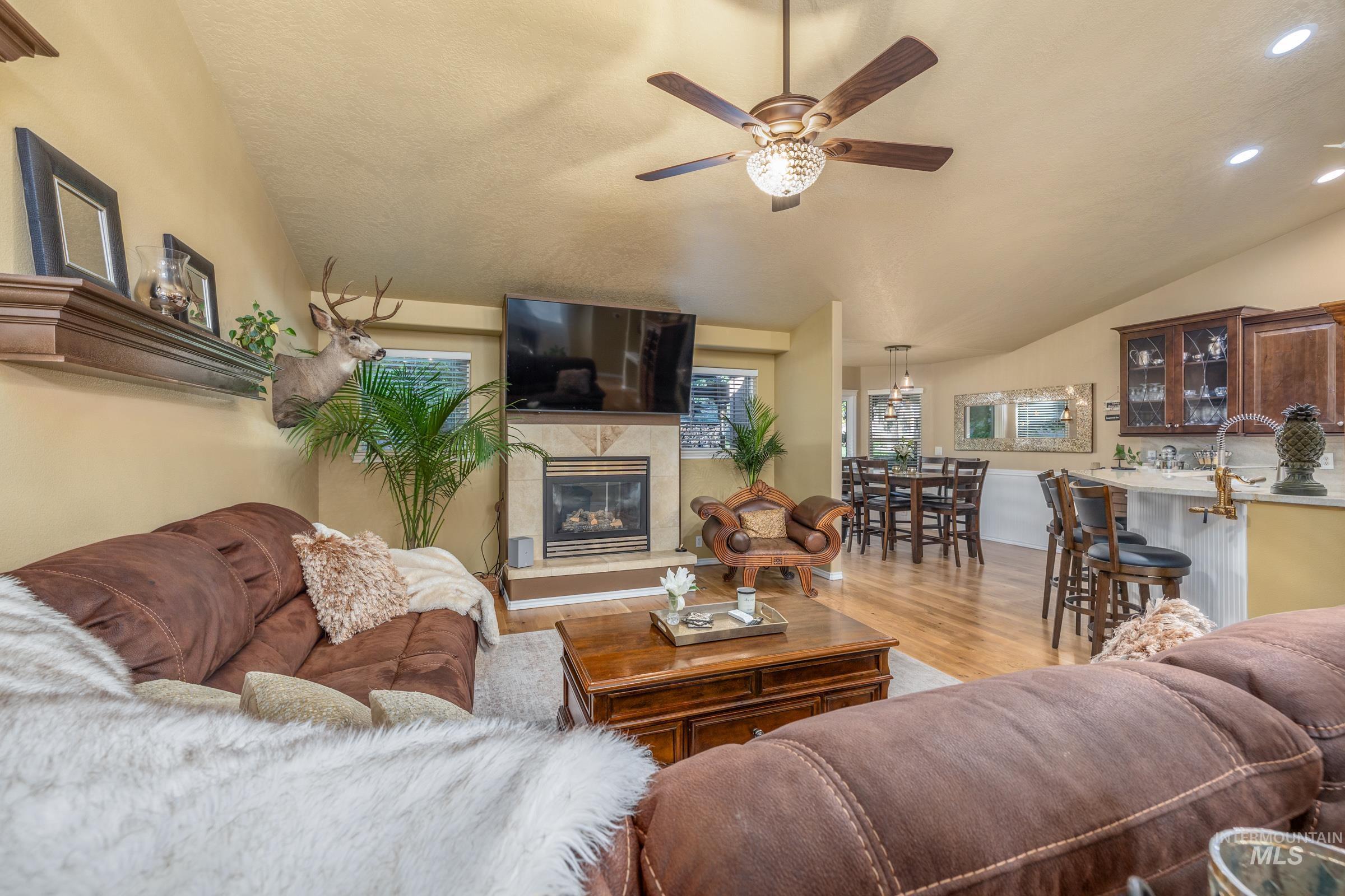 4049 E Trekker Rim Dr Property Photo 4