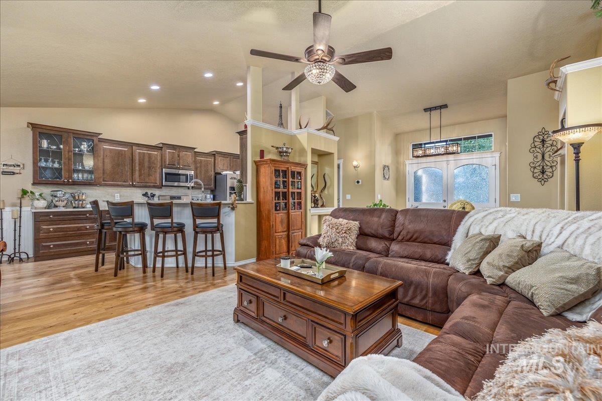 4049 E Trekker Rim Dr Property Photo 7