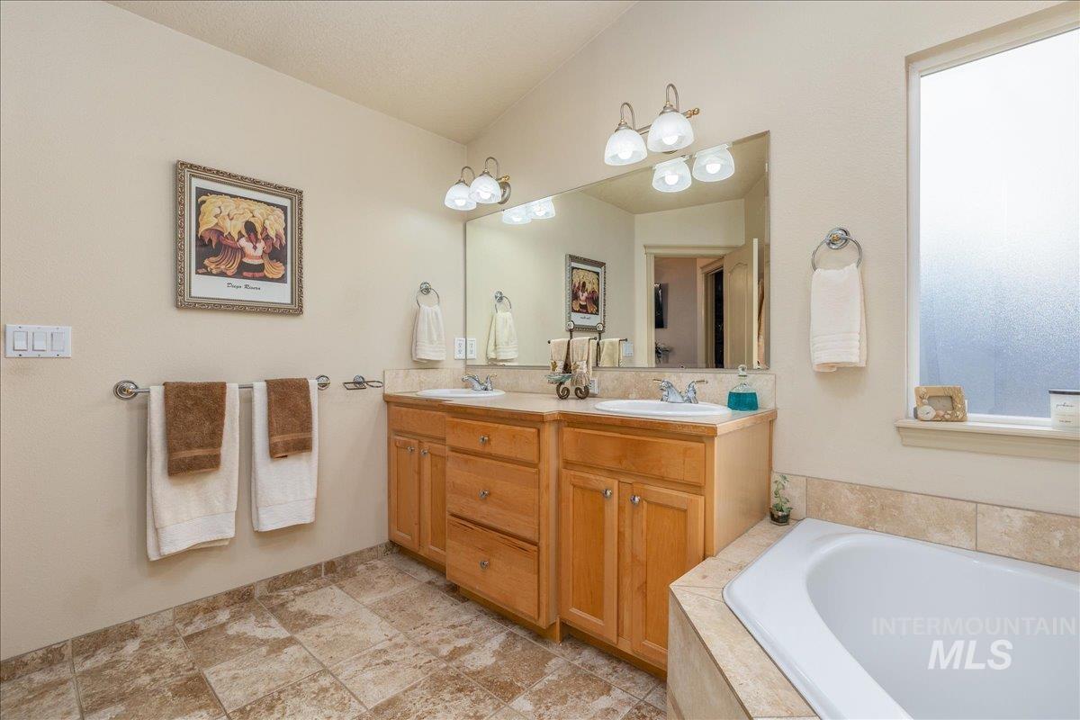 4049 E Trekker Rim Dr Property Photo 18